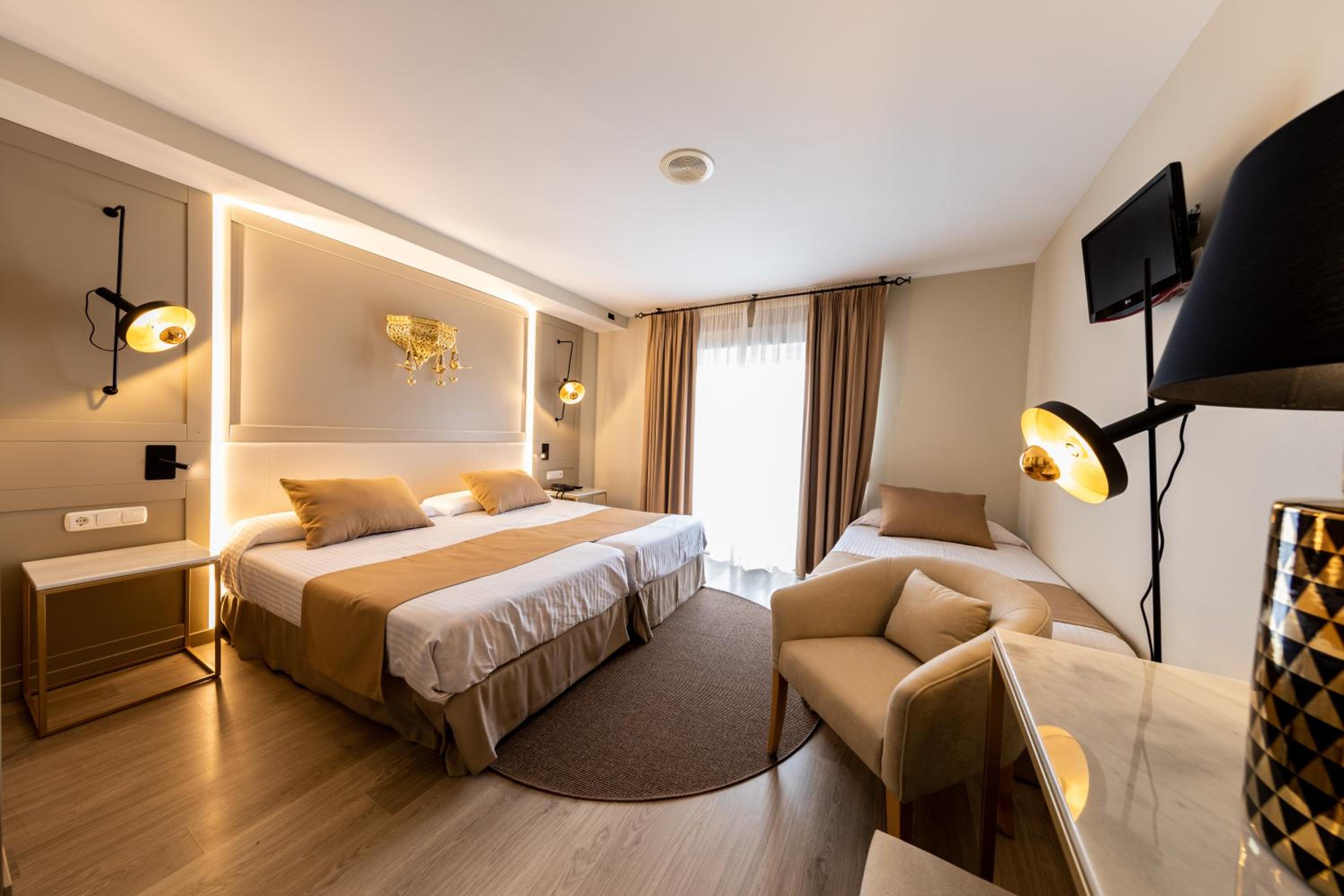 Triple Room with Balcony photo 3