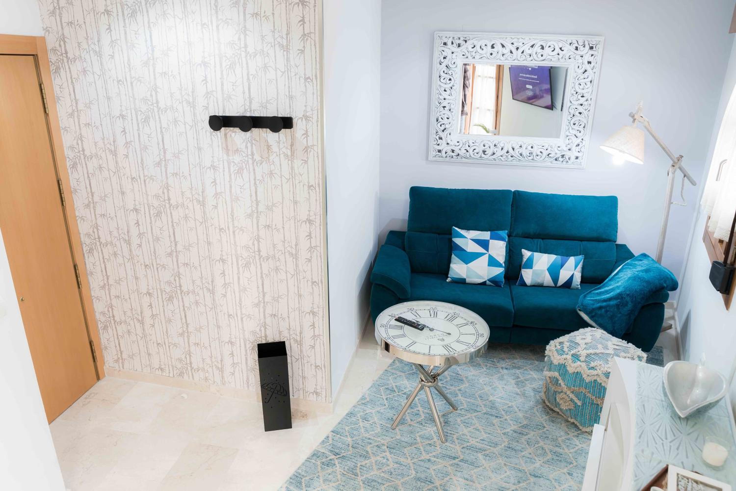 One-Bedroom Apartment - Photo 2