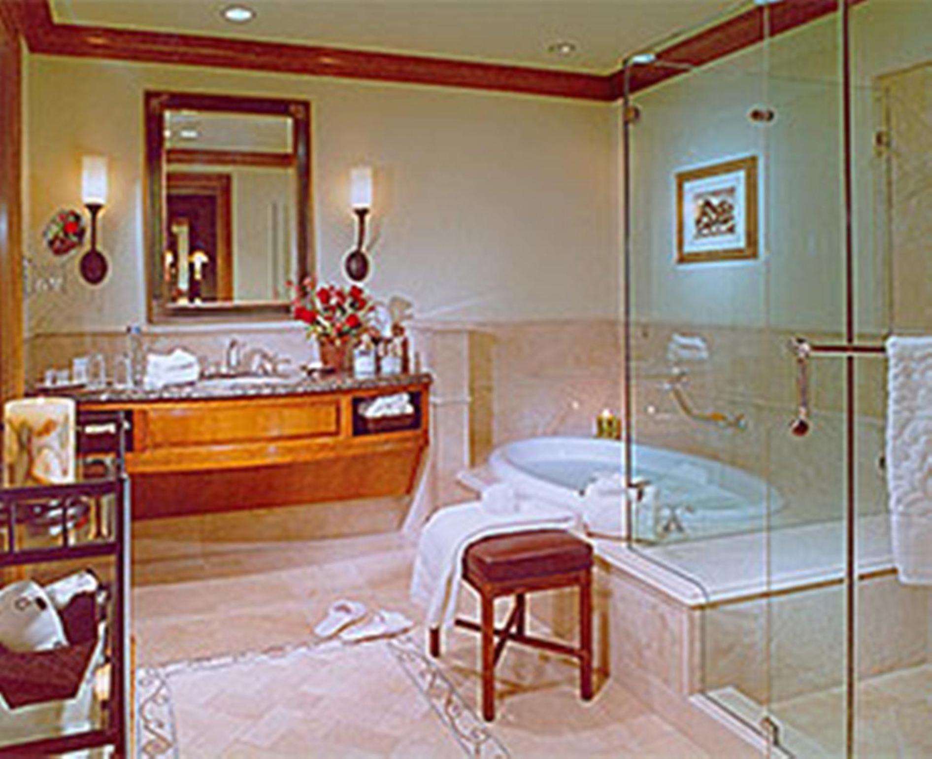 Deluxe King Room - Photo 4
