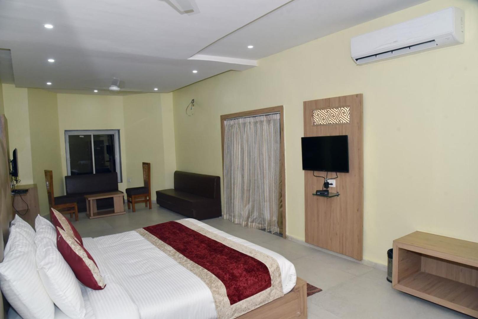 King Room with Balcony photo 2