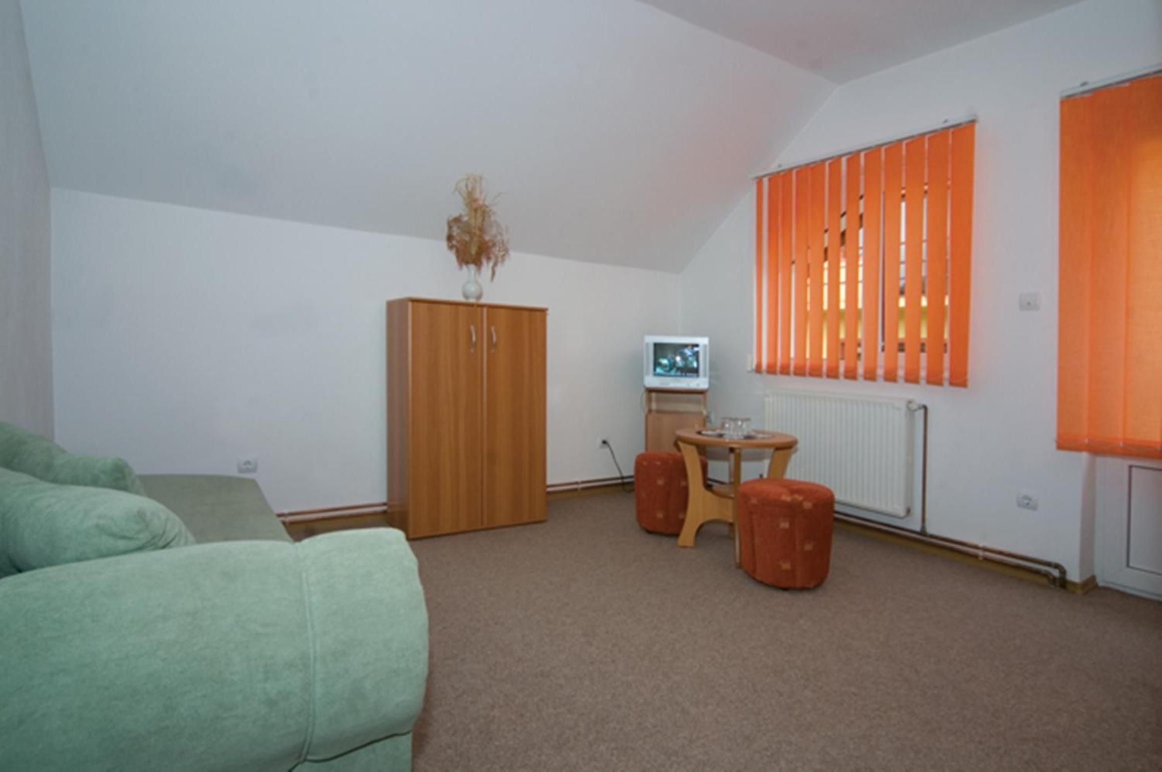 Suite - Photo 1