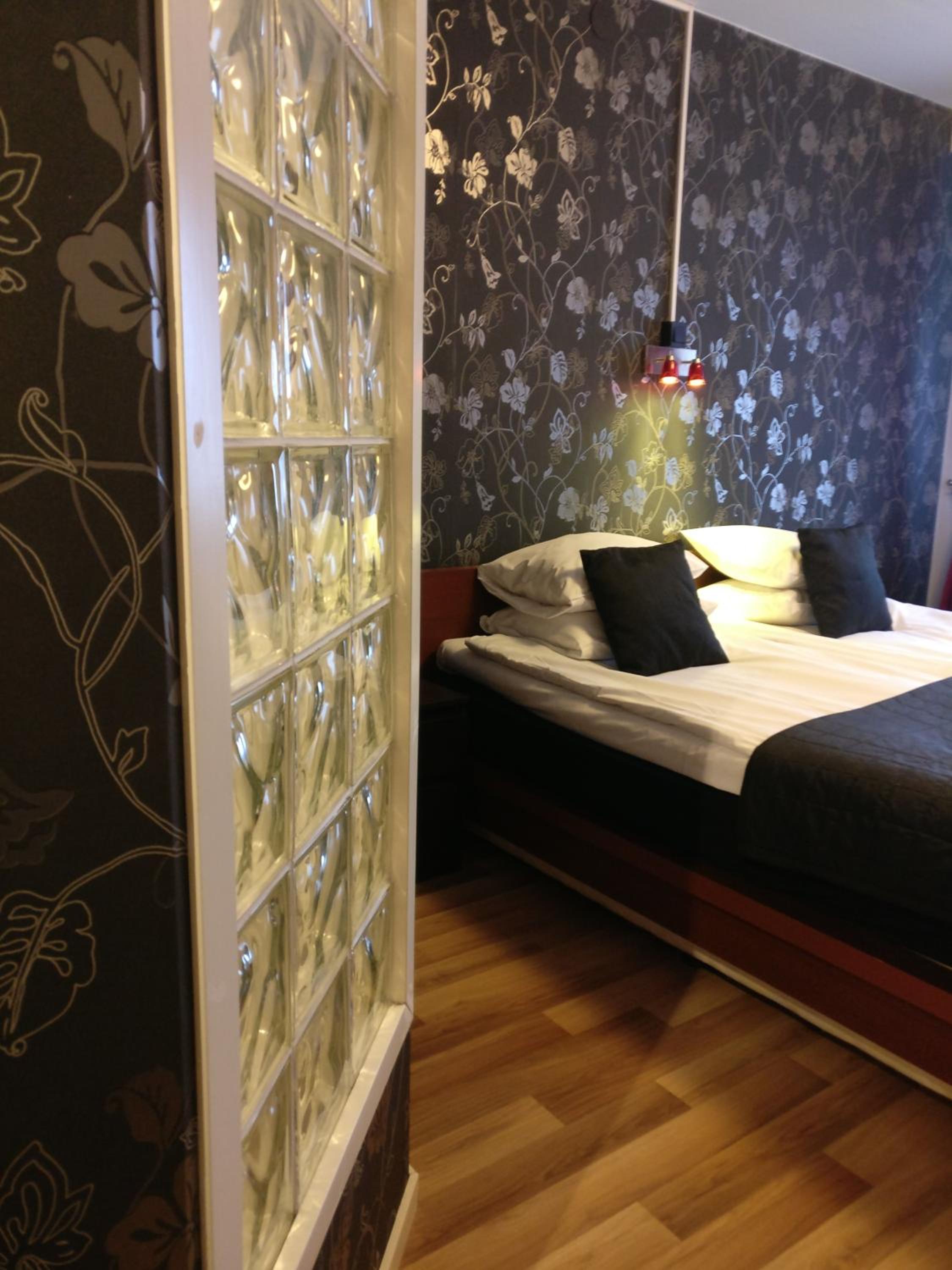 Deluxe Double Room - Photo 13