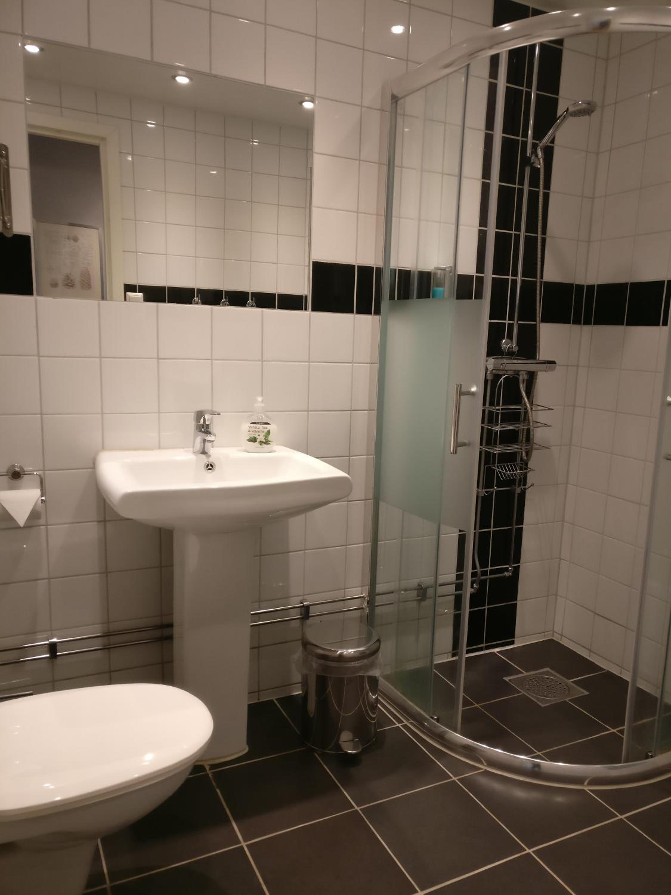 Deluxe Double Room - Photo 12