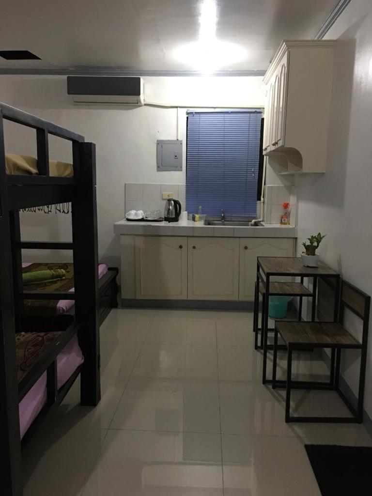 Triple Room with Private Bathroom - Photo 4