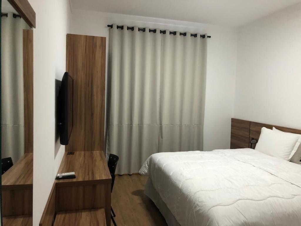 Queen Room photo 2