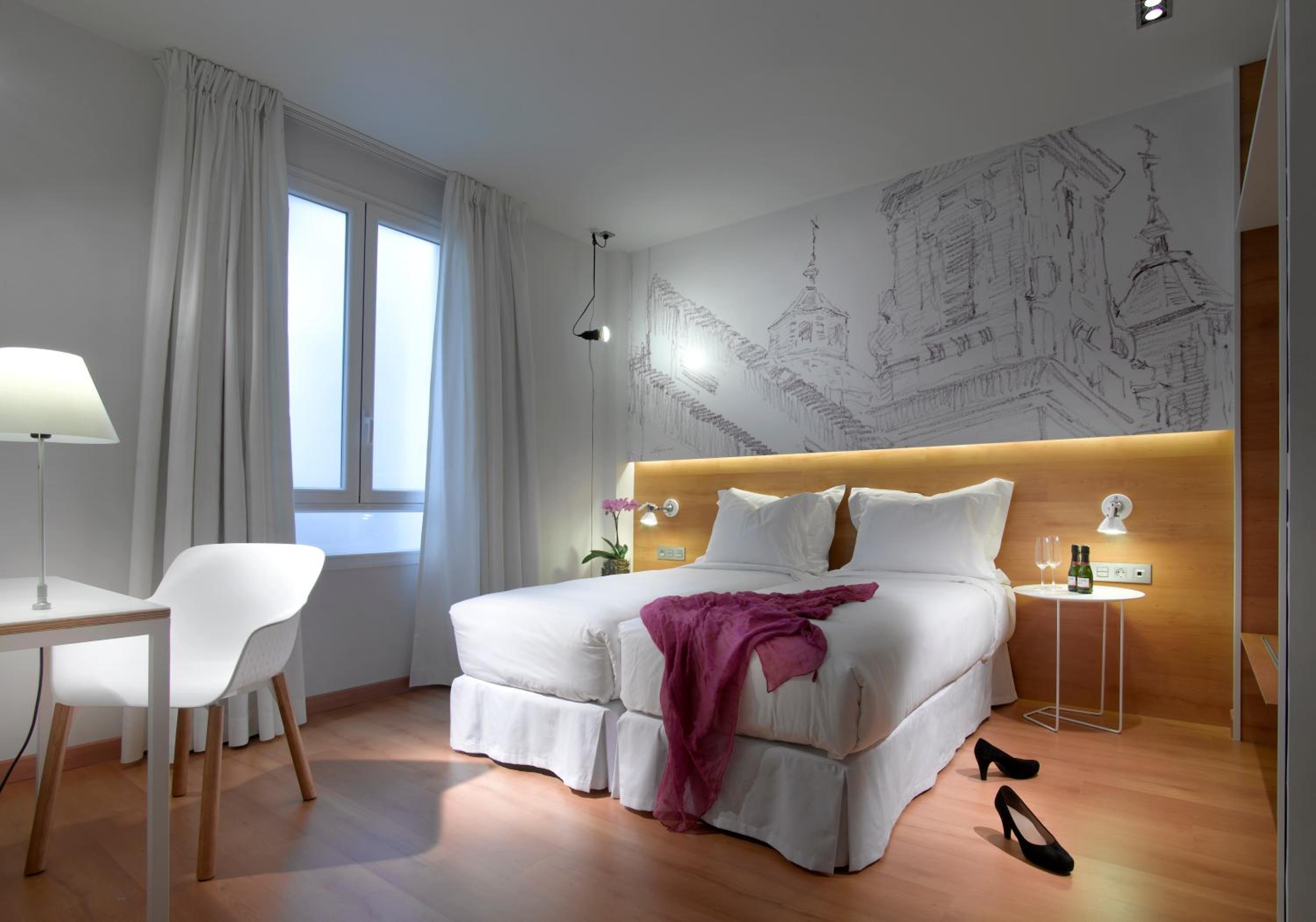 Double or Twin Room - Photo 8