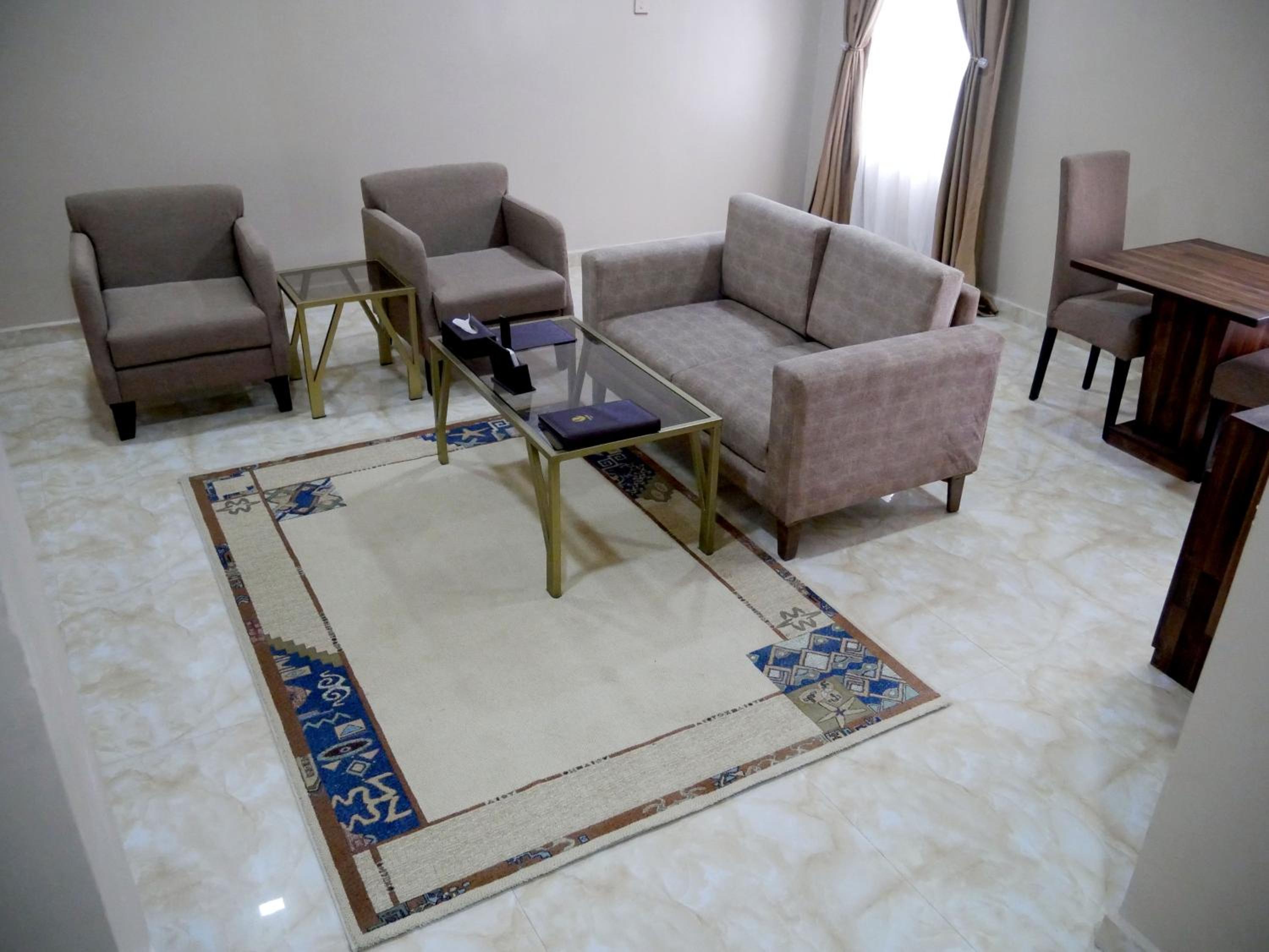 Deluxe King Suite photo 2