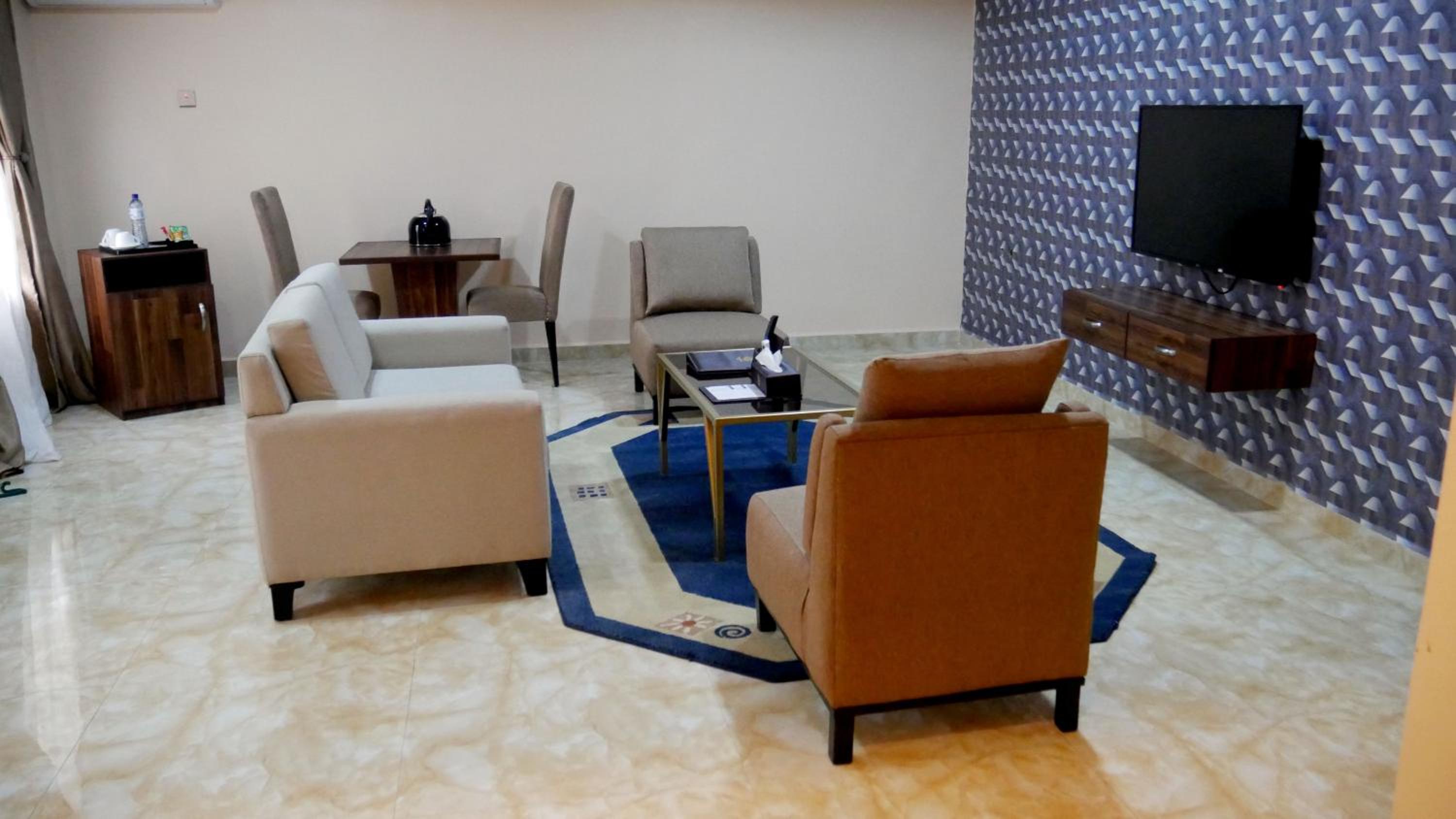 Deluxe Junior Suite photo 2