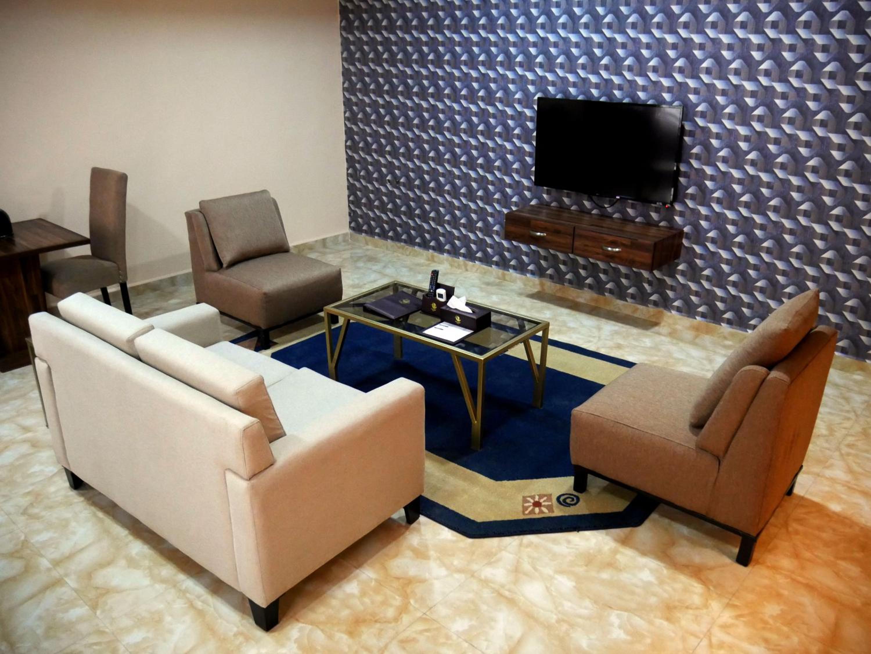 Deluxe Junior Suite photo 3