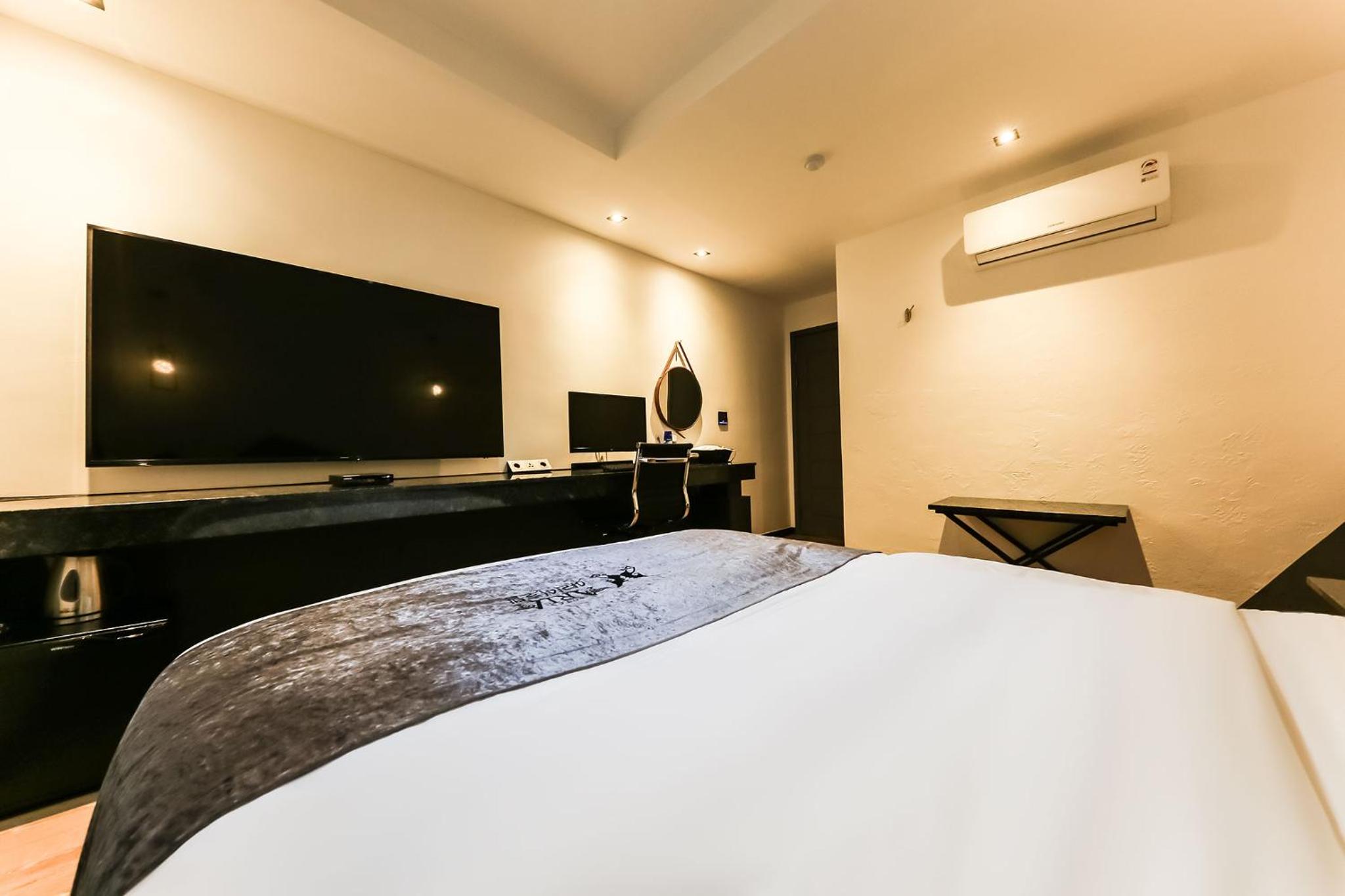 Double Room with Private Bathroom photo 3