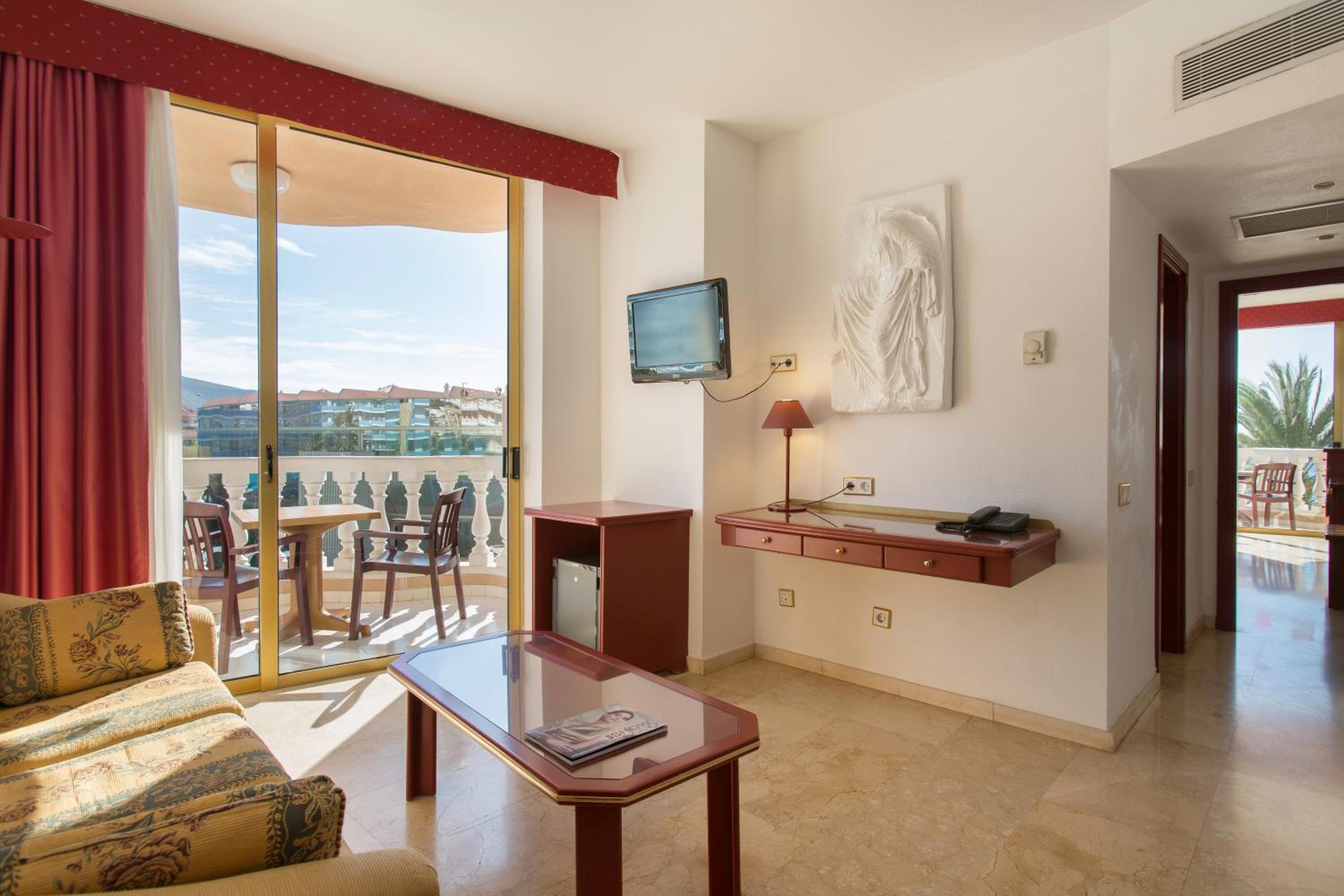 Suite (2 Adults + 2 Children)