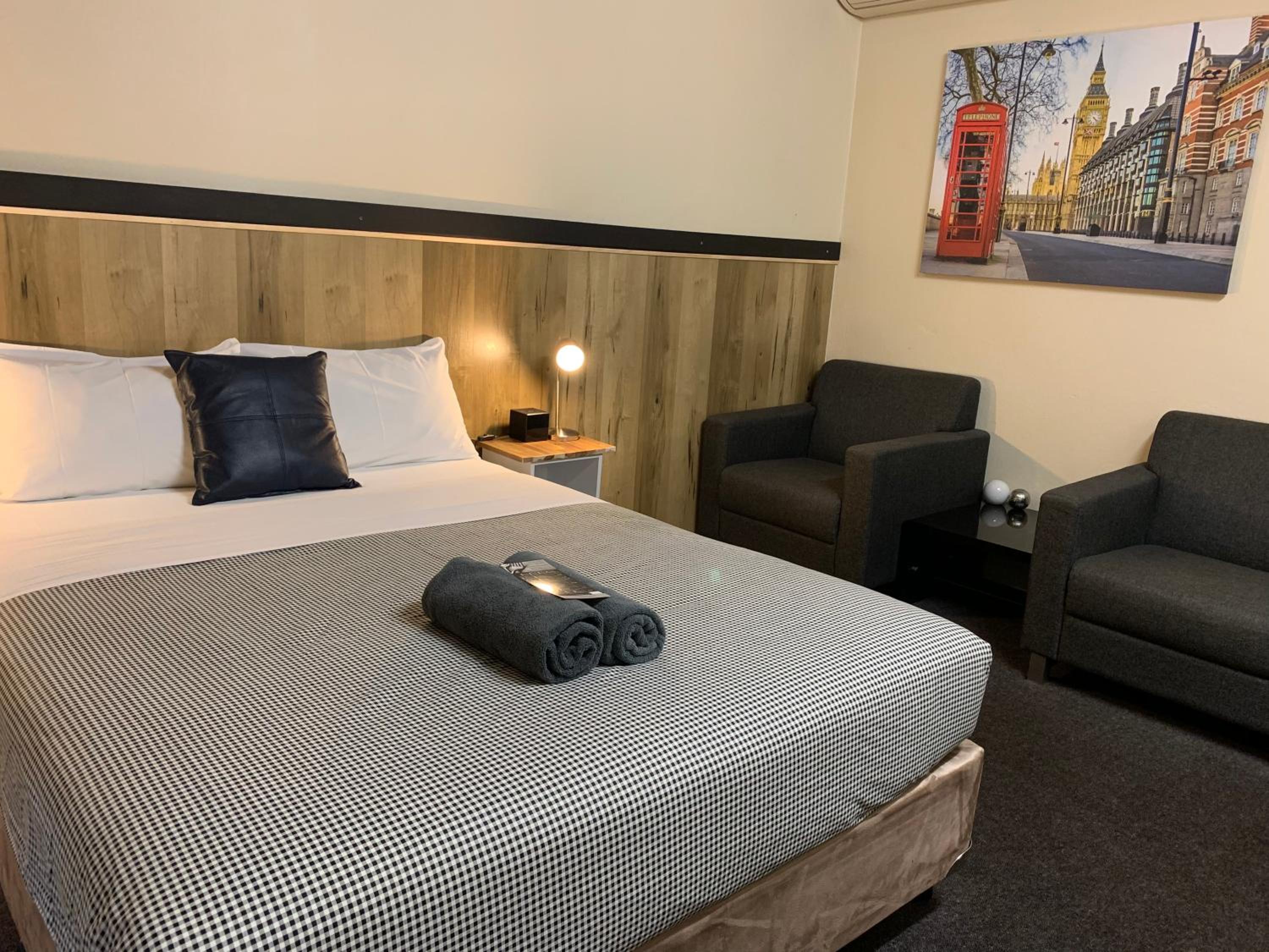 Deluxe Queen Room photo 2