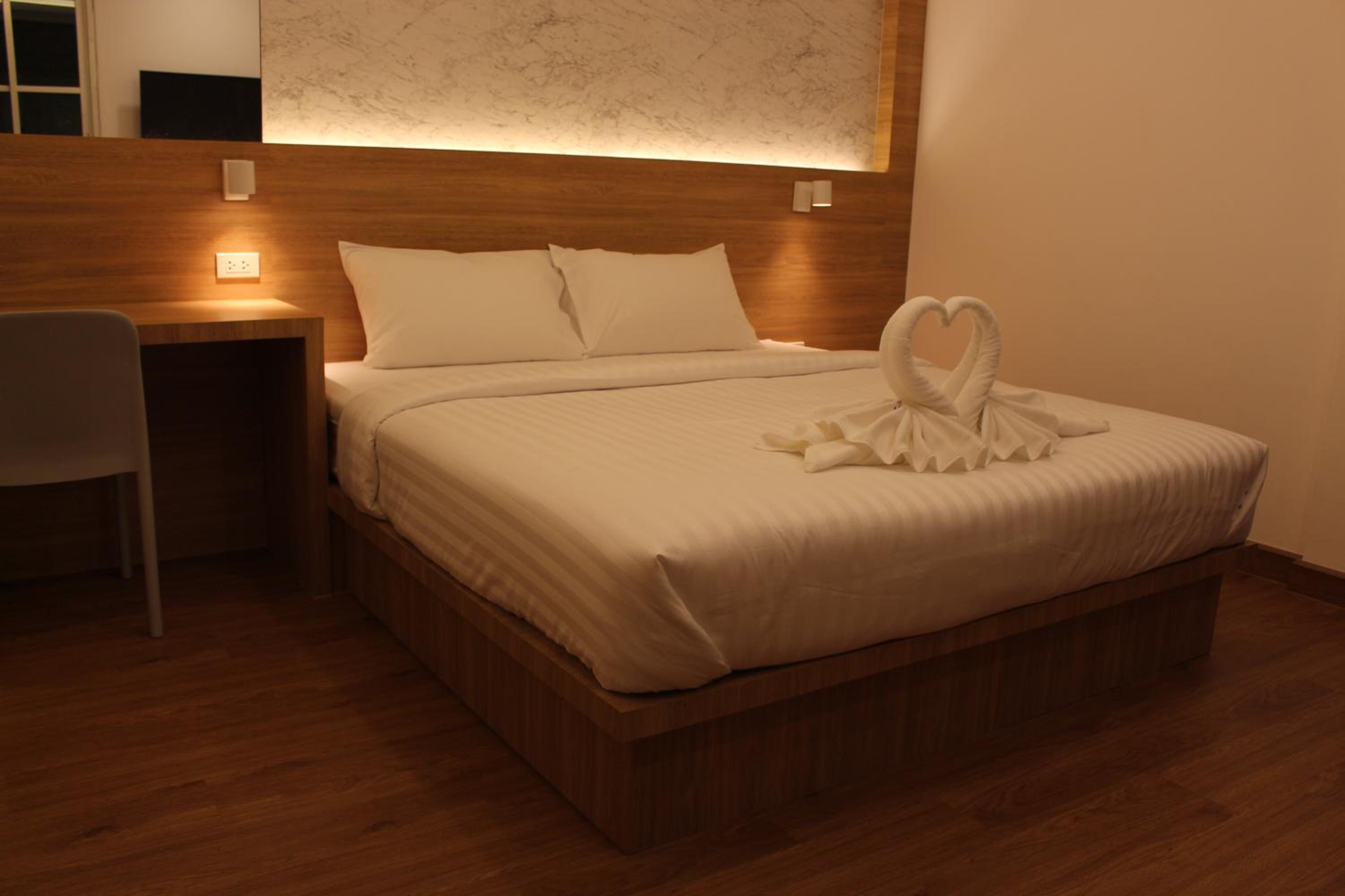 Deluxe King Room photo 1