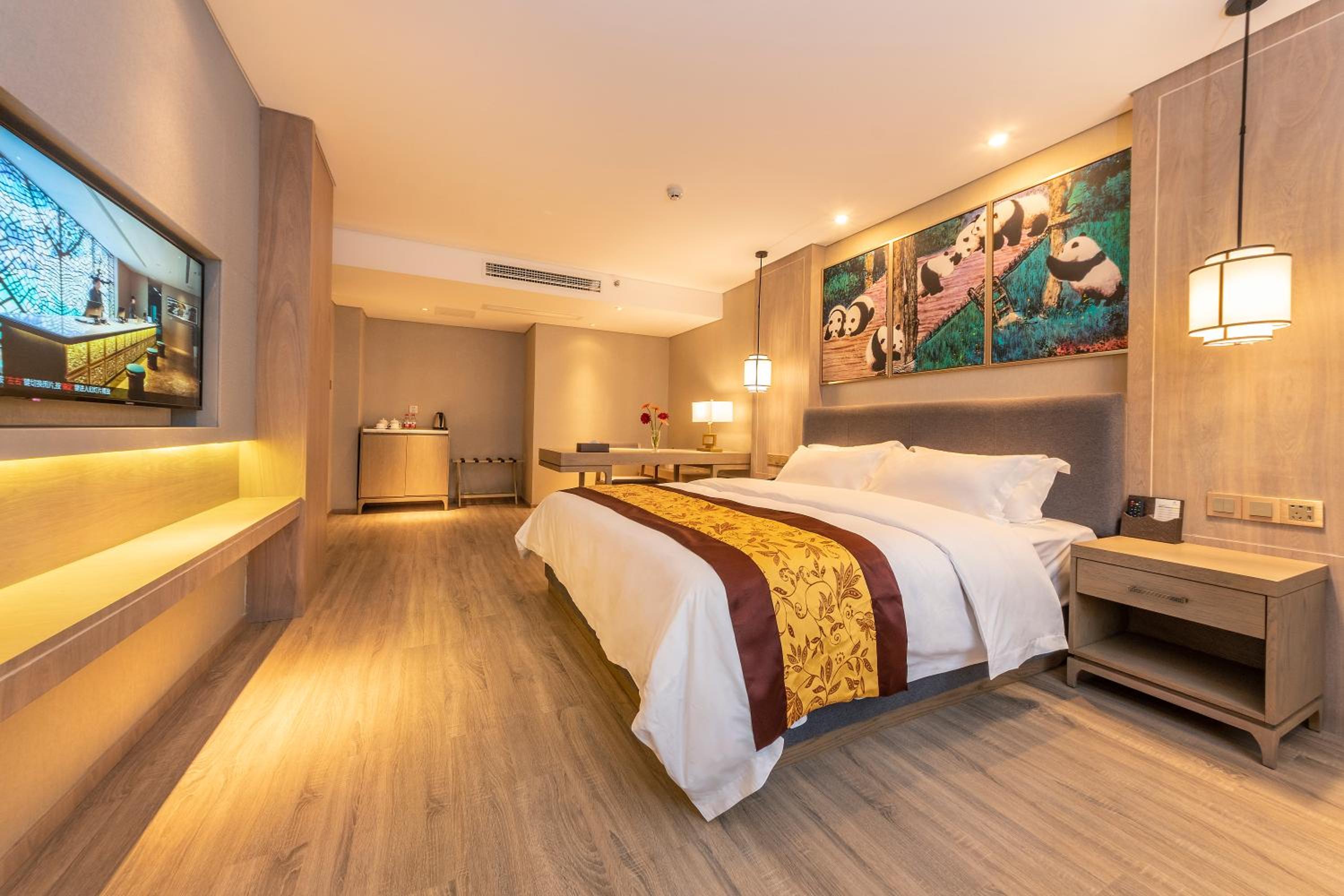 Deluxe King Room photo 1