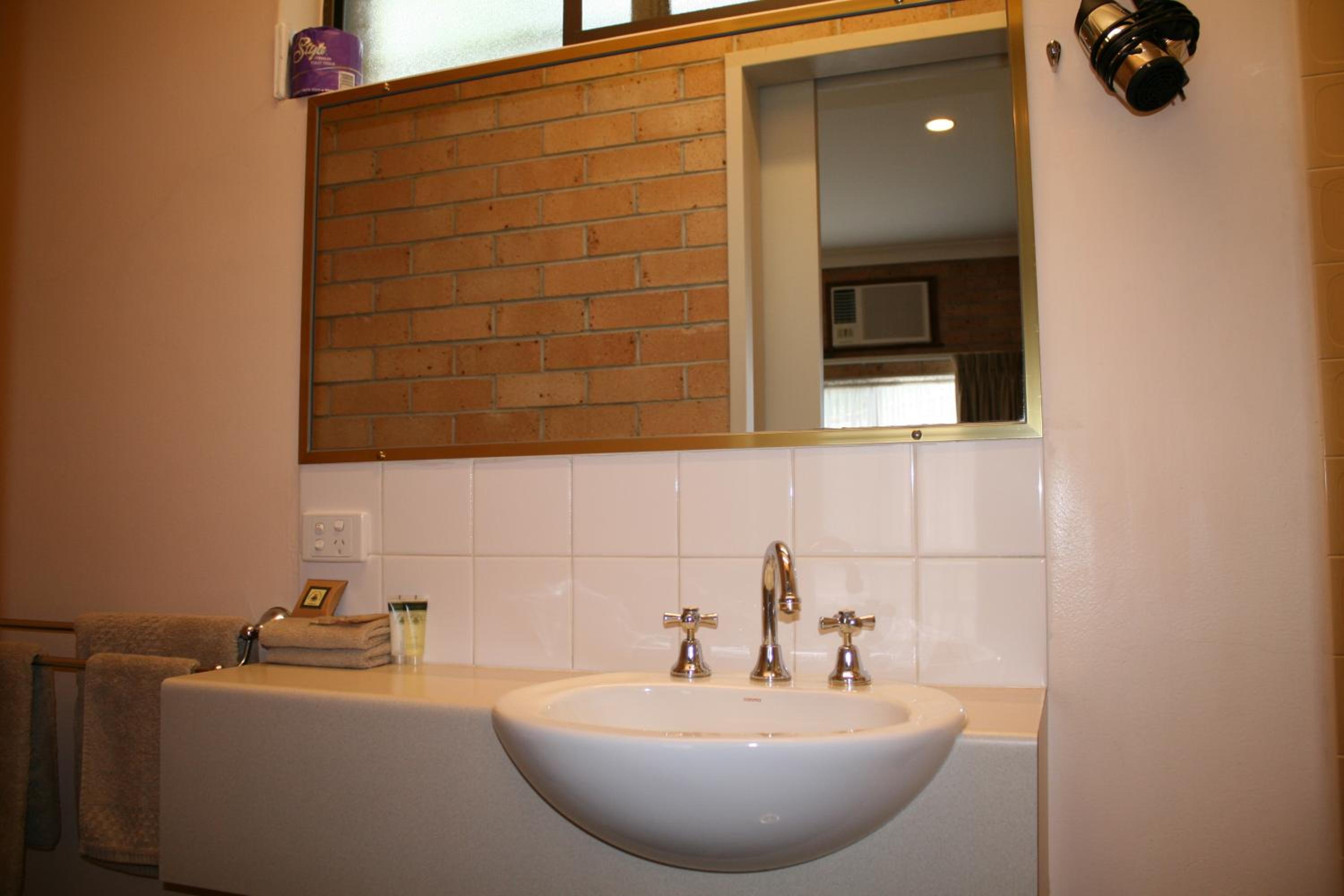 Queen Room photo 2