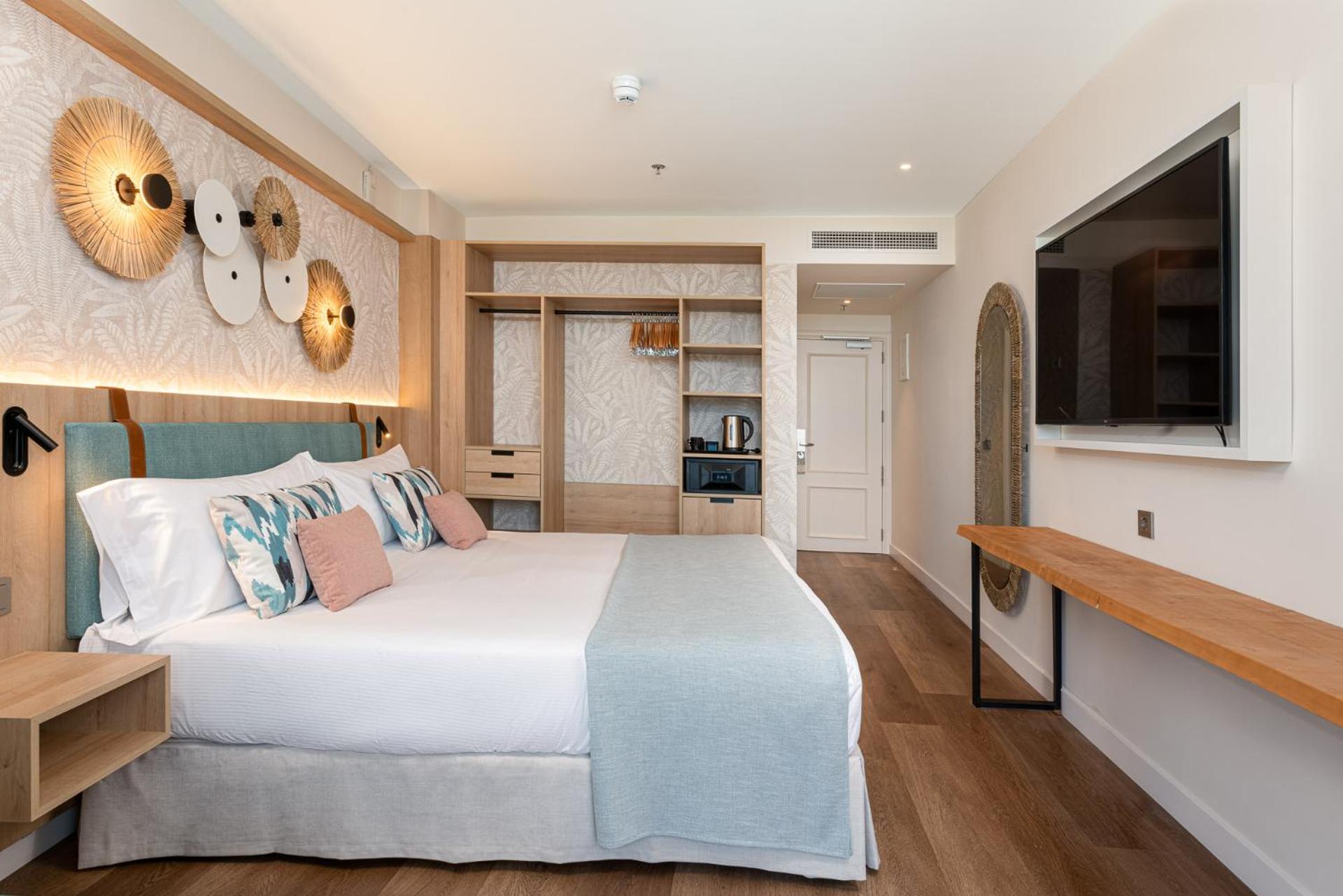 Double Room with Pool View (1 Adult)