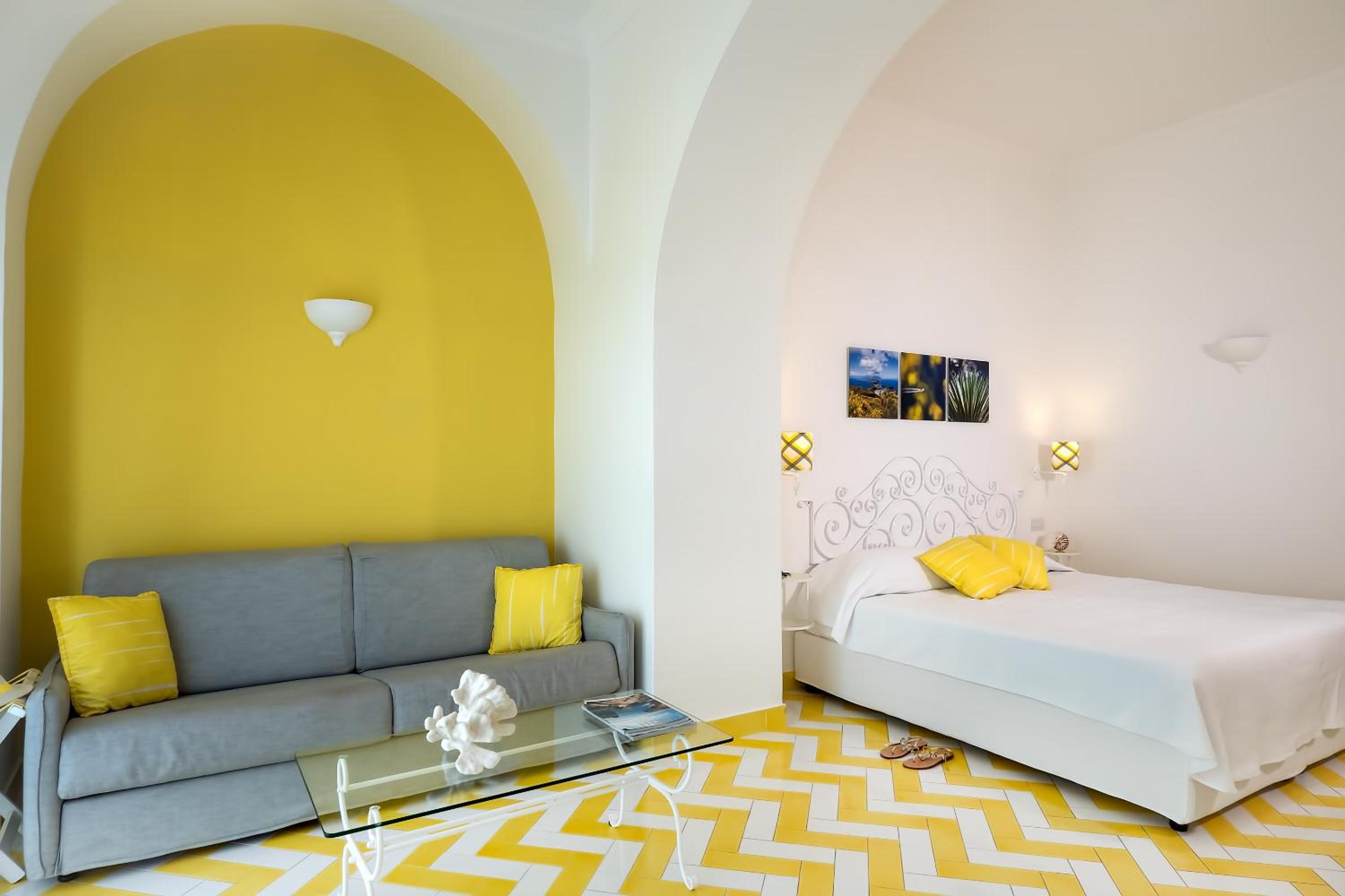 Junior Suite with Sea View and two Balconies - Photo 6