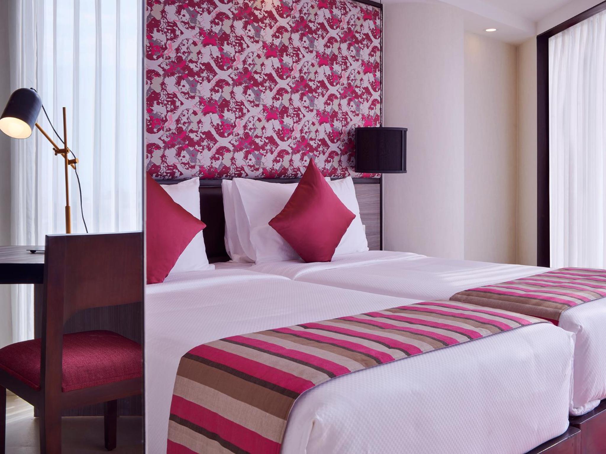 Superior Room Twin Bed - Photo 3