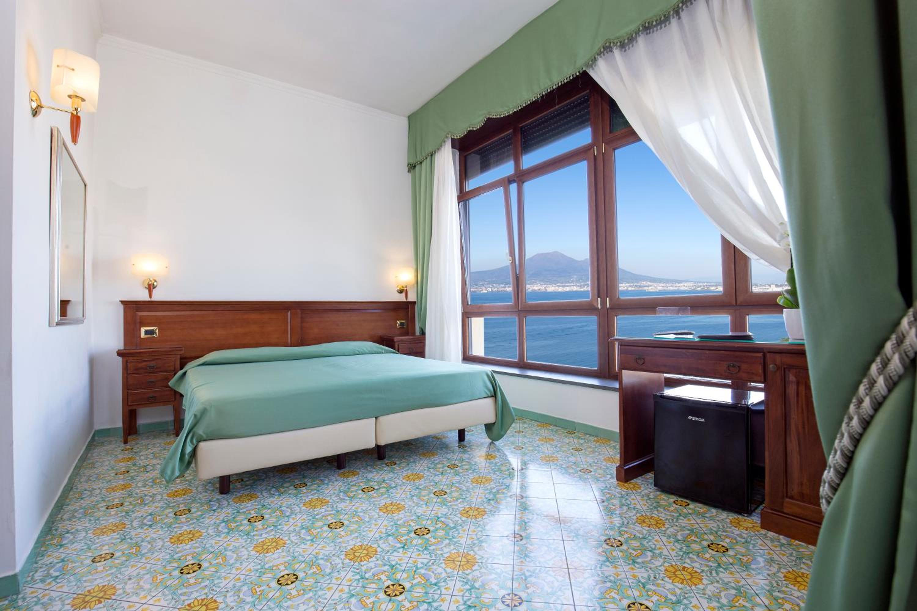 Double Room with Sea View - Photo 1