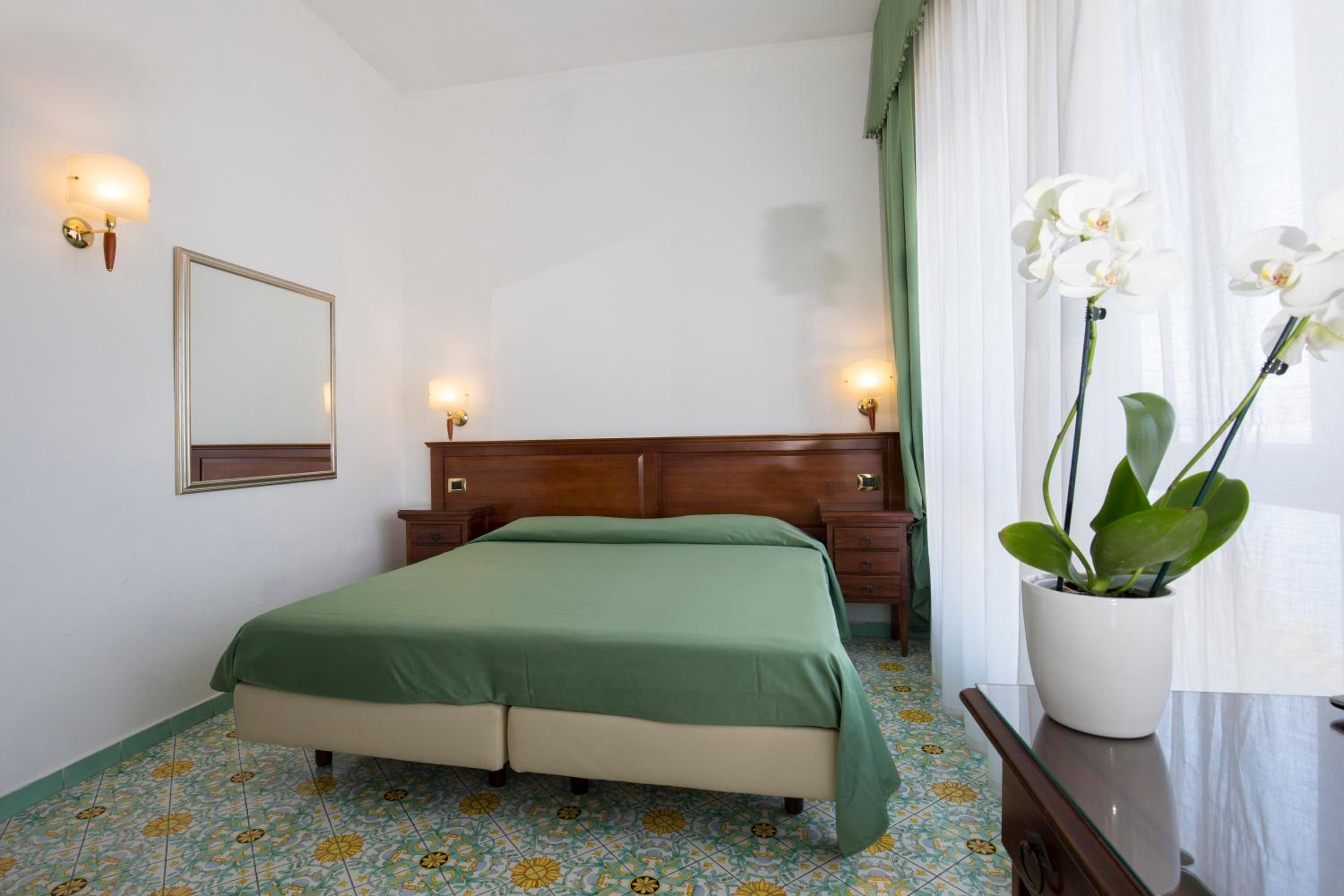 Double Room with Sea View - Photo 5