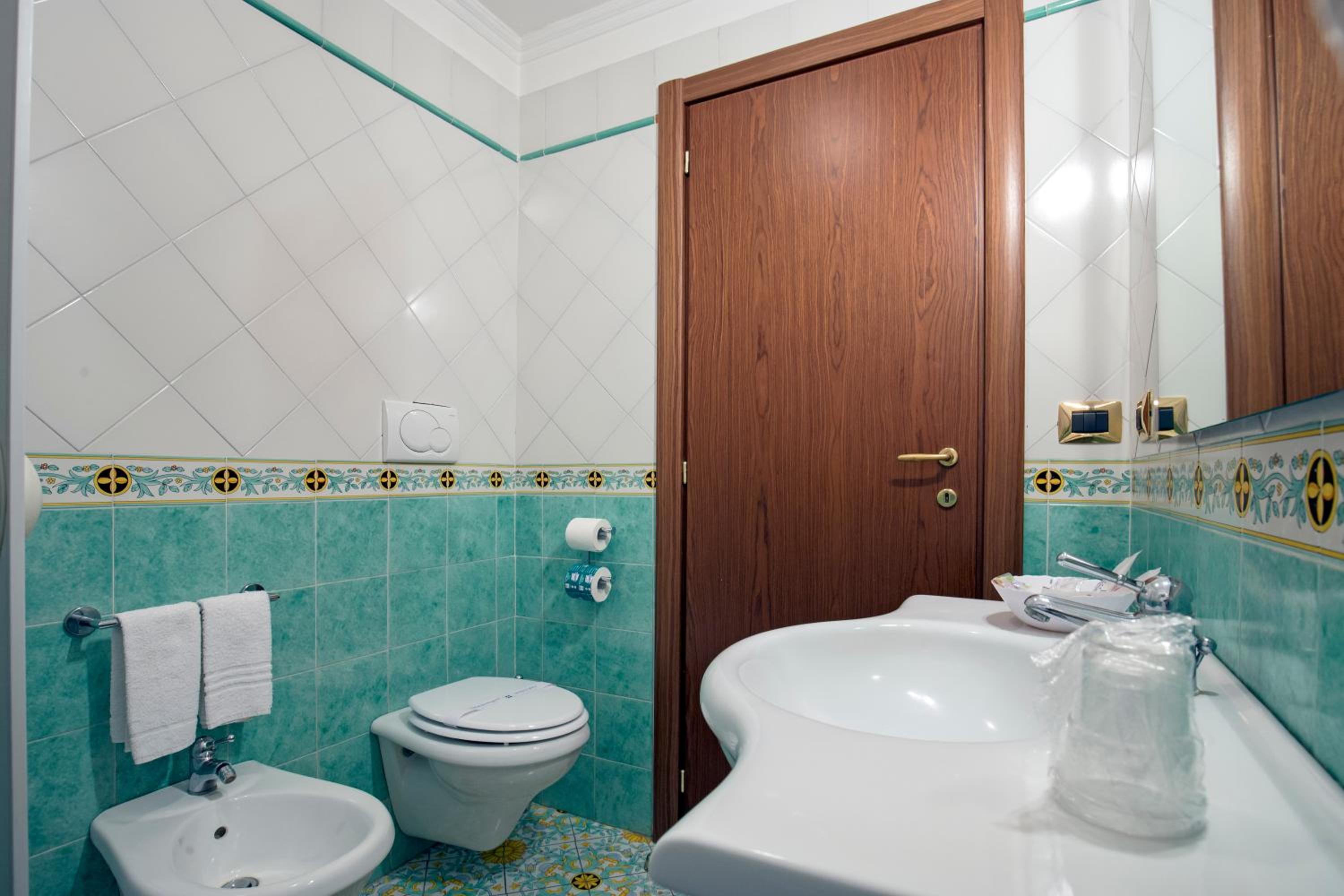 Double Room with Sea View - Photo 7