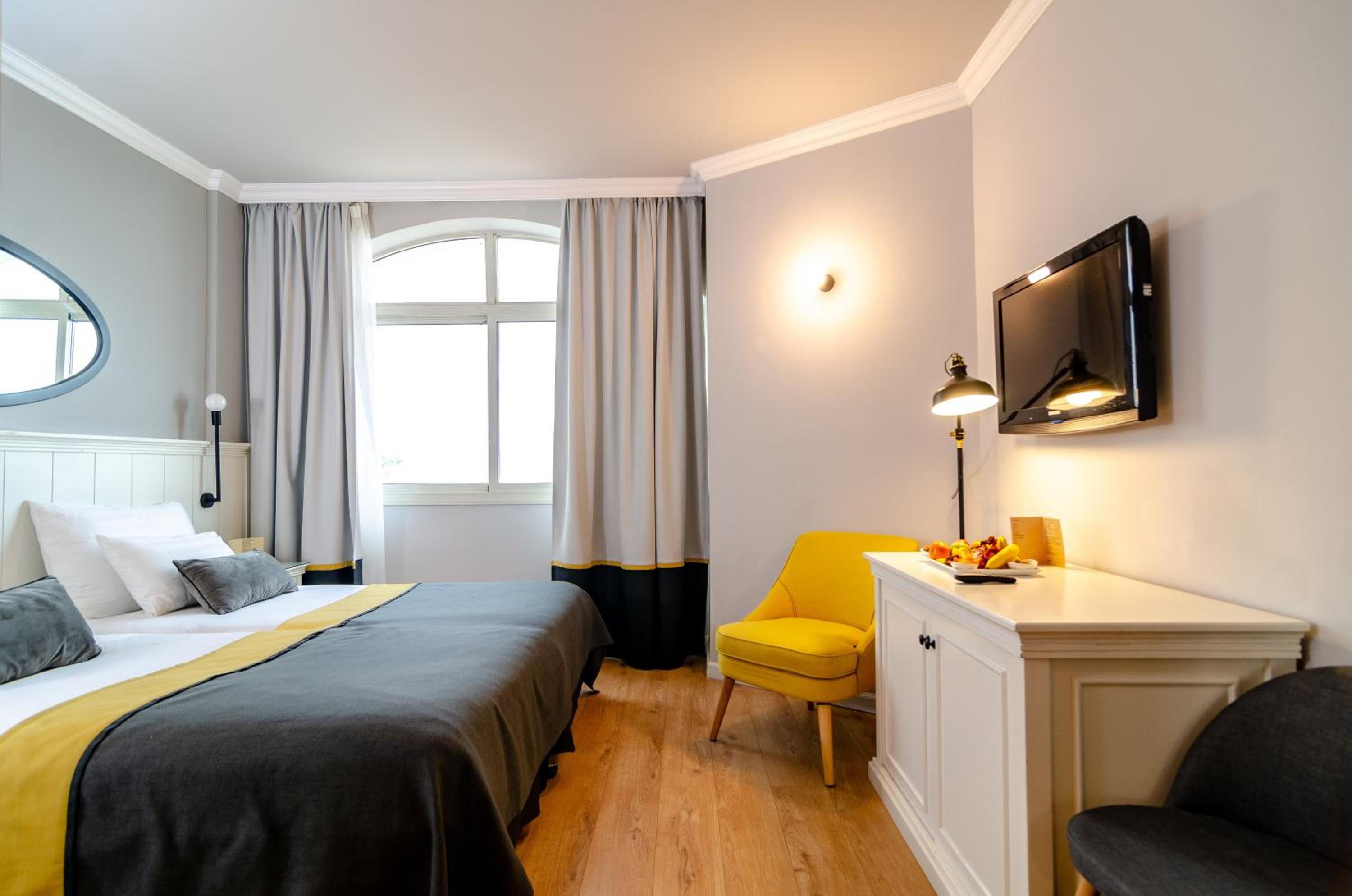 Superior Double or Twin Room with Lake View
