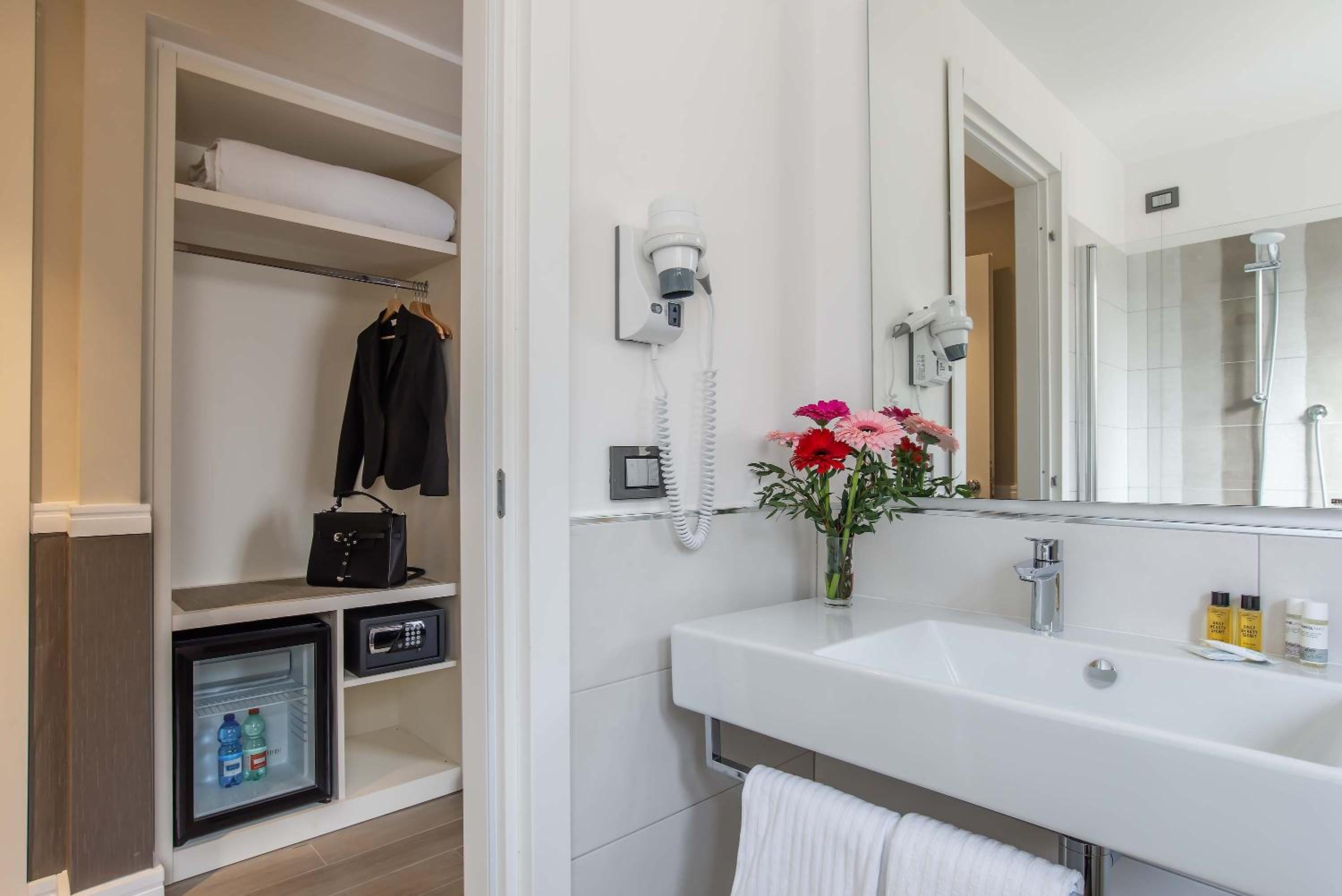 Double or Twin Room photo 3