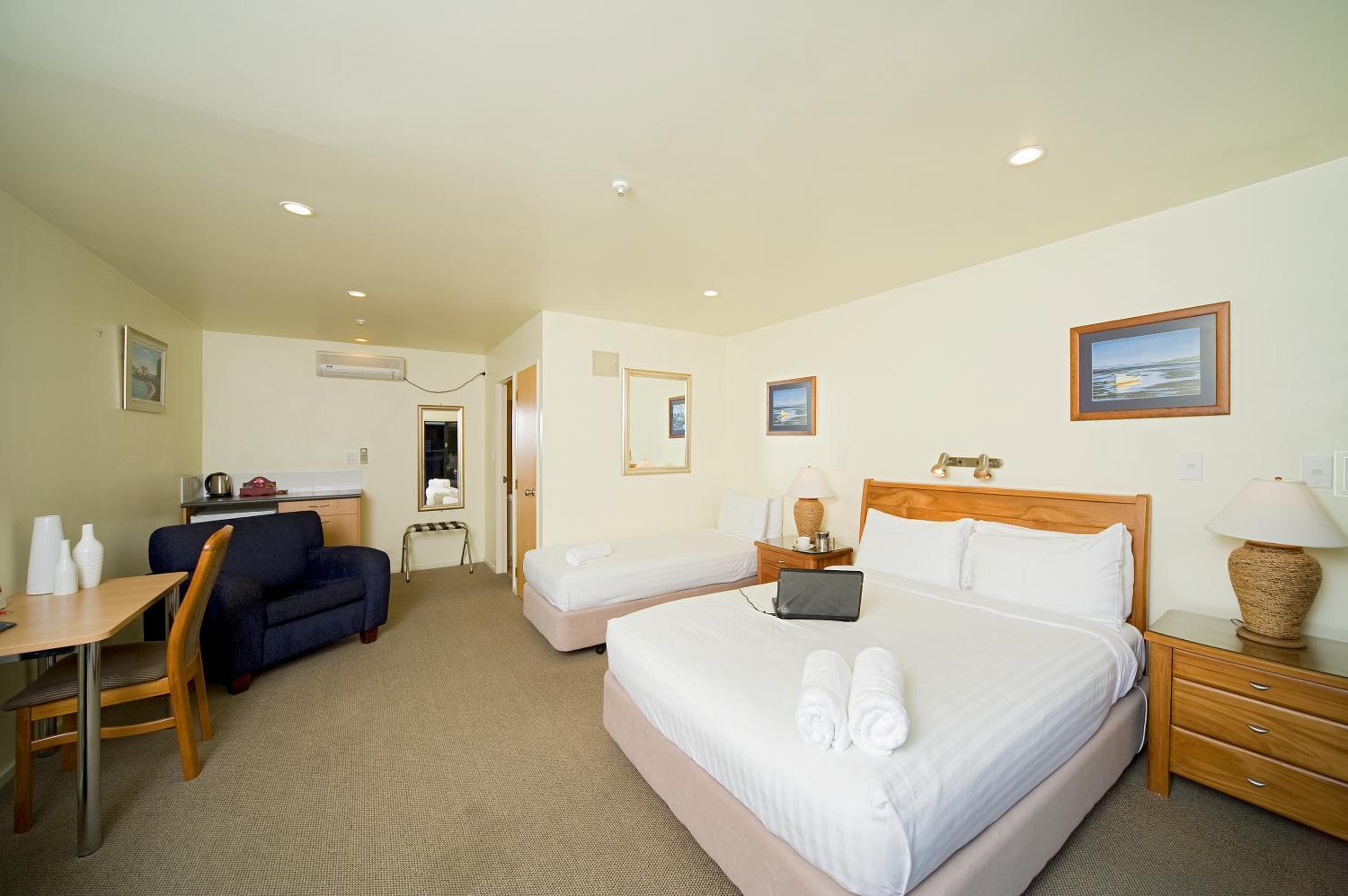 Superior Twin Room - Photo 4