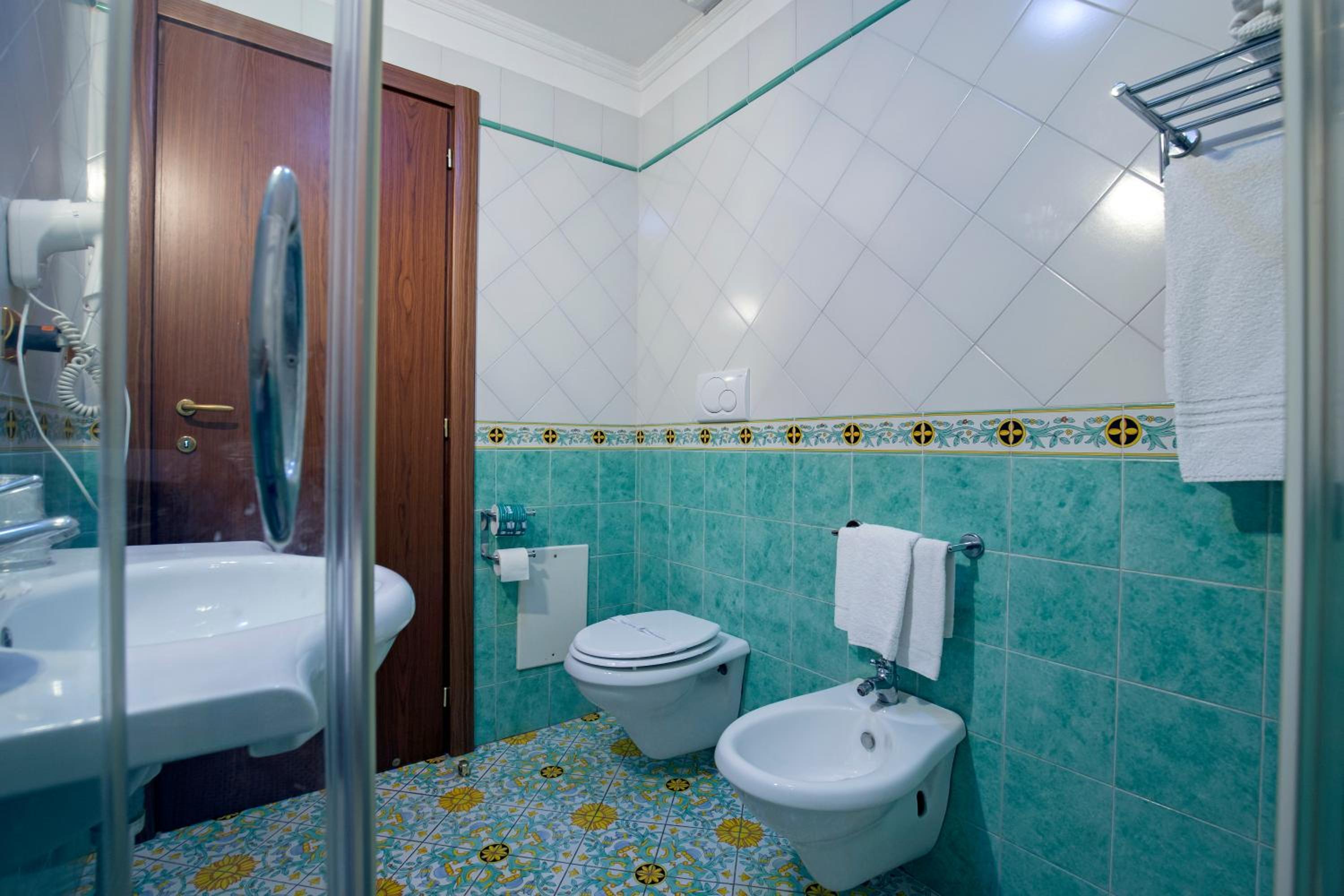 Double Room with Sea View - Photo 8