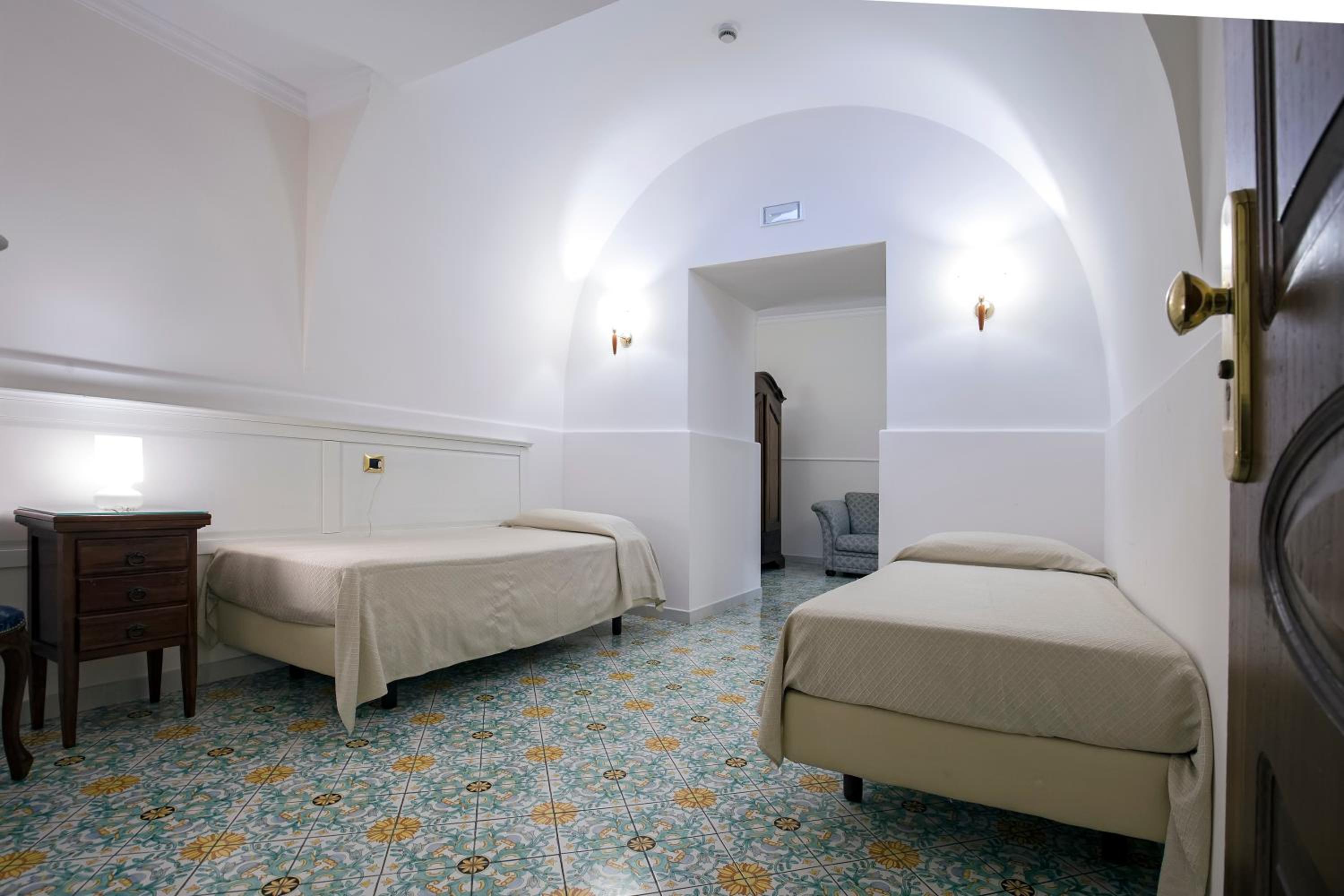 Economy Triple Room - Photo 2