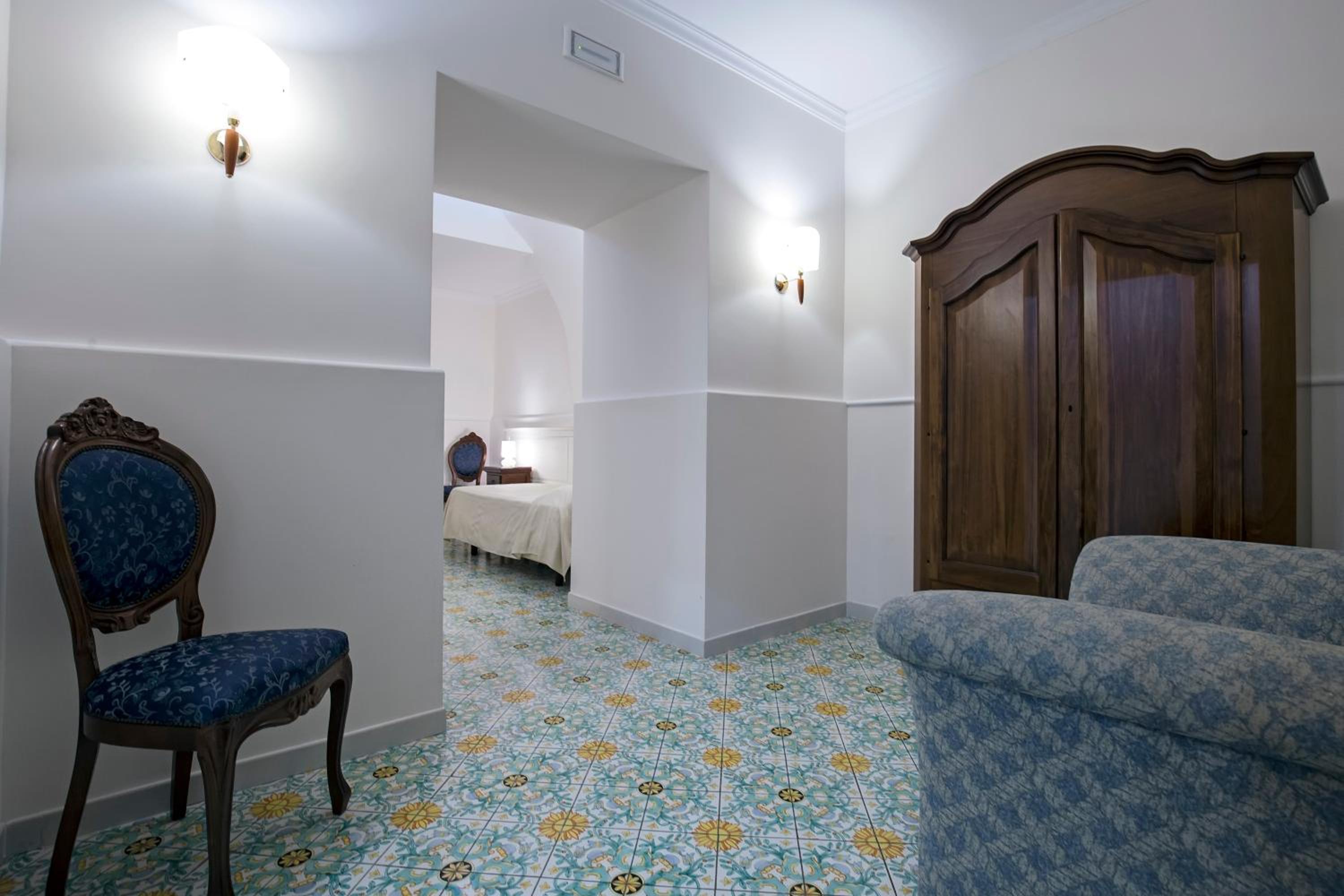 Economy Triple Room - Photo 4