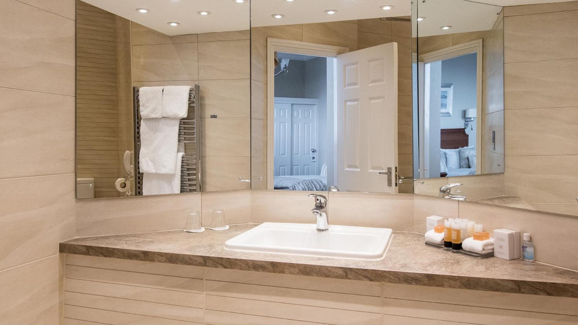 Deluxe Sea facing Twin/Double Room - Photo 5