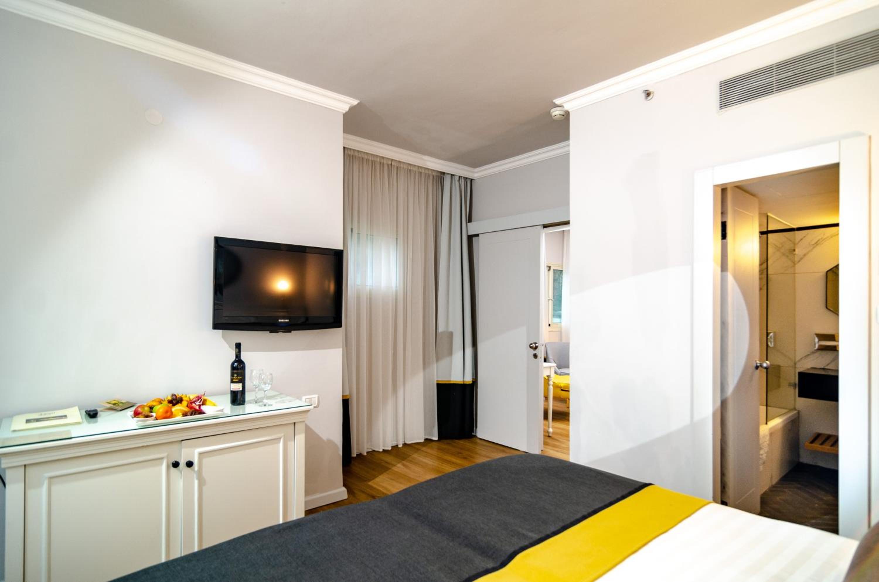 Royal Family Room (2 Adults + 2 Children) photo 3