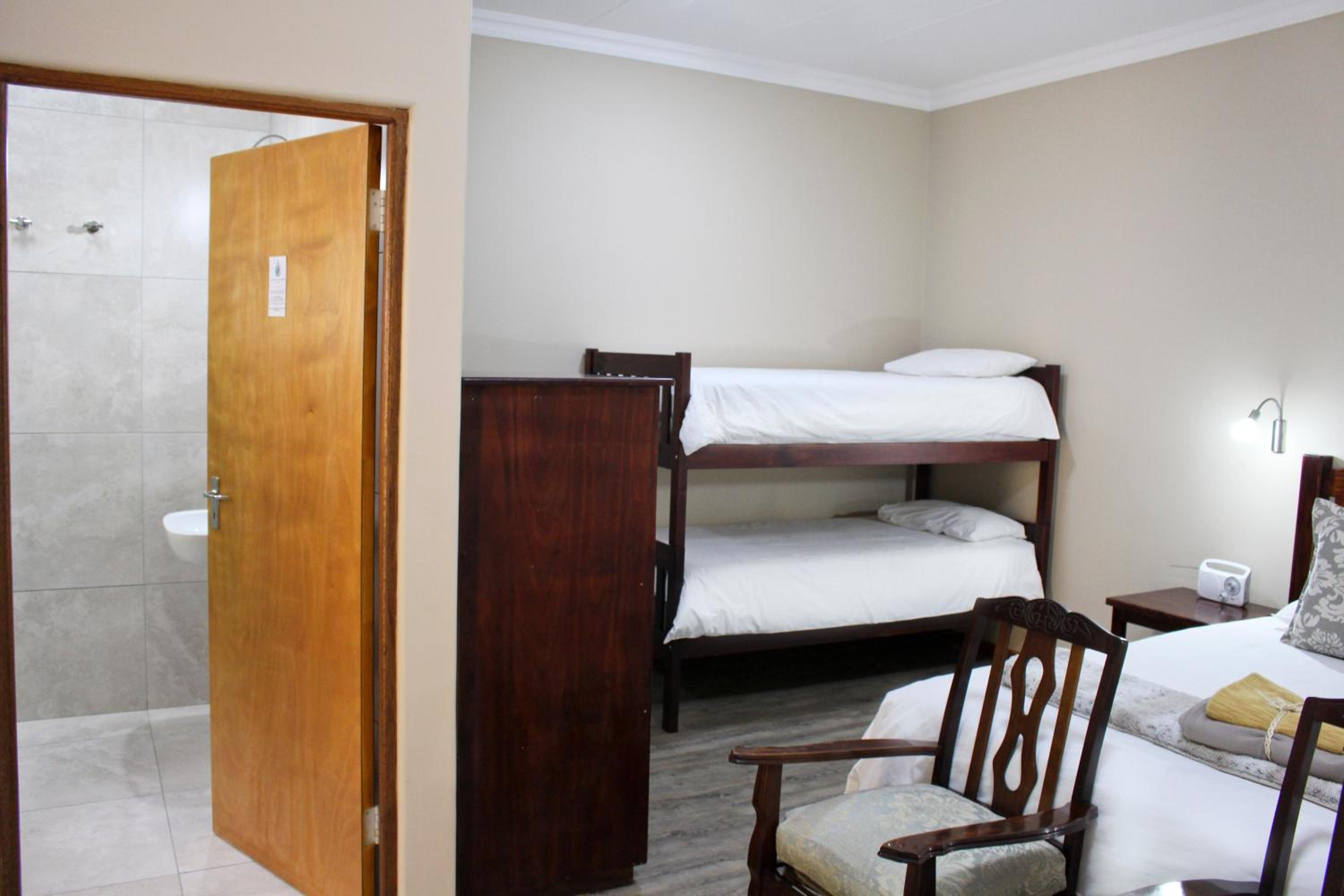 Queen Room photo 1
