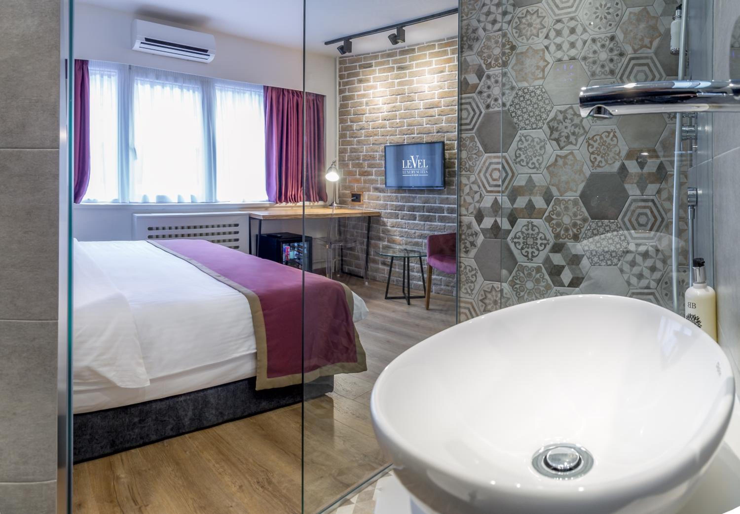 Double or Twin Room photo 3