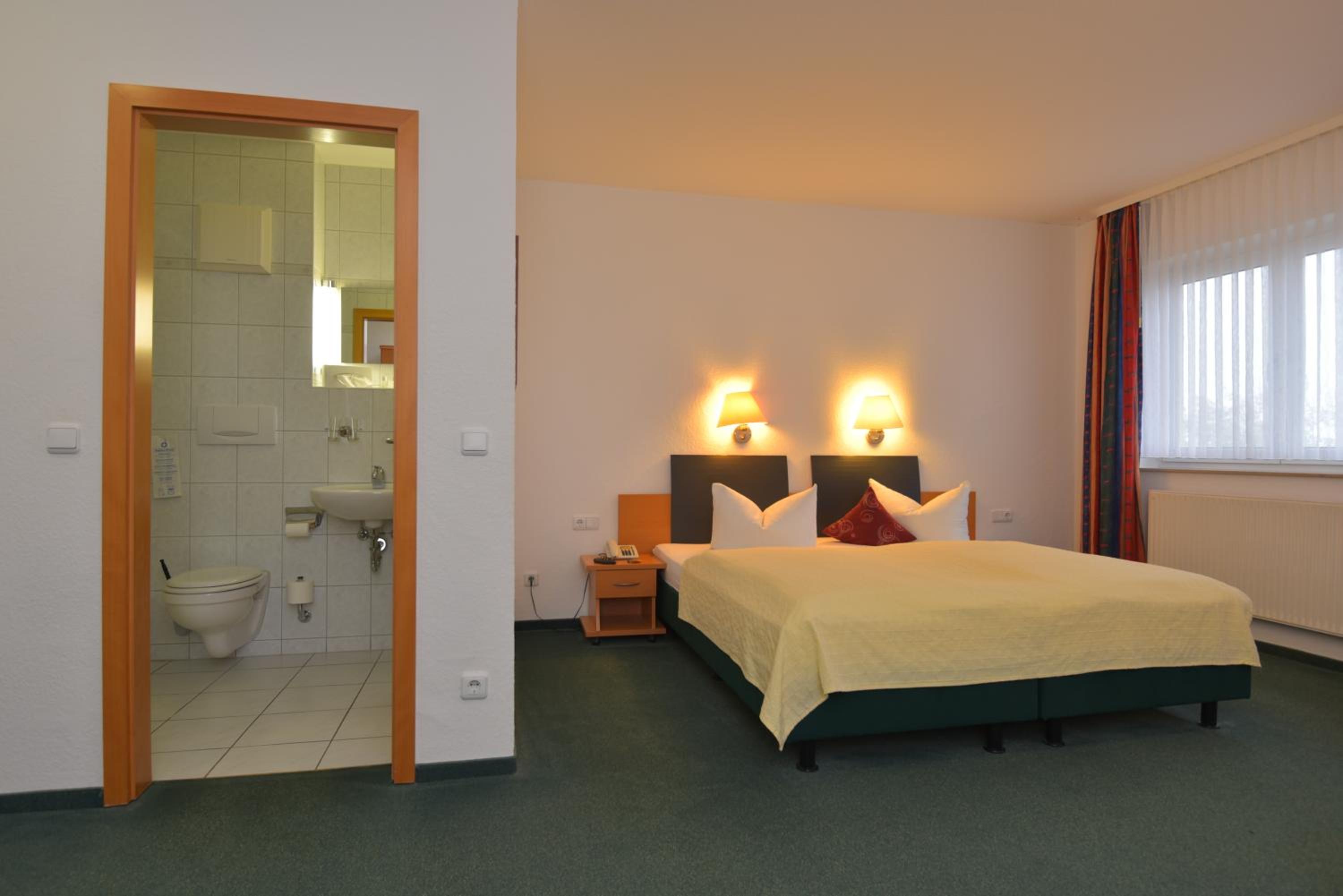 Quadruple Room - Photo 13