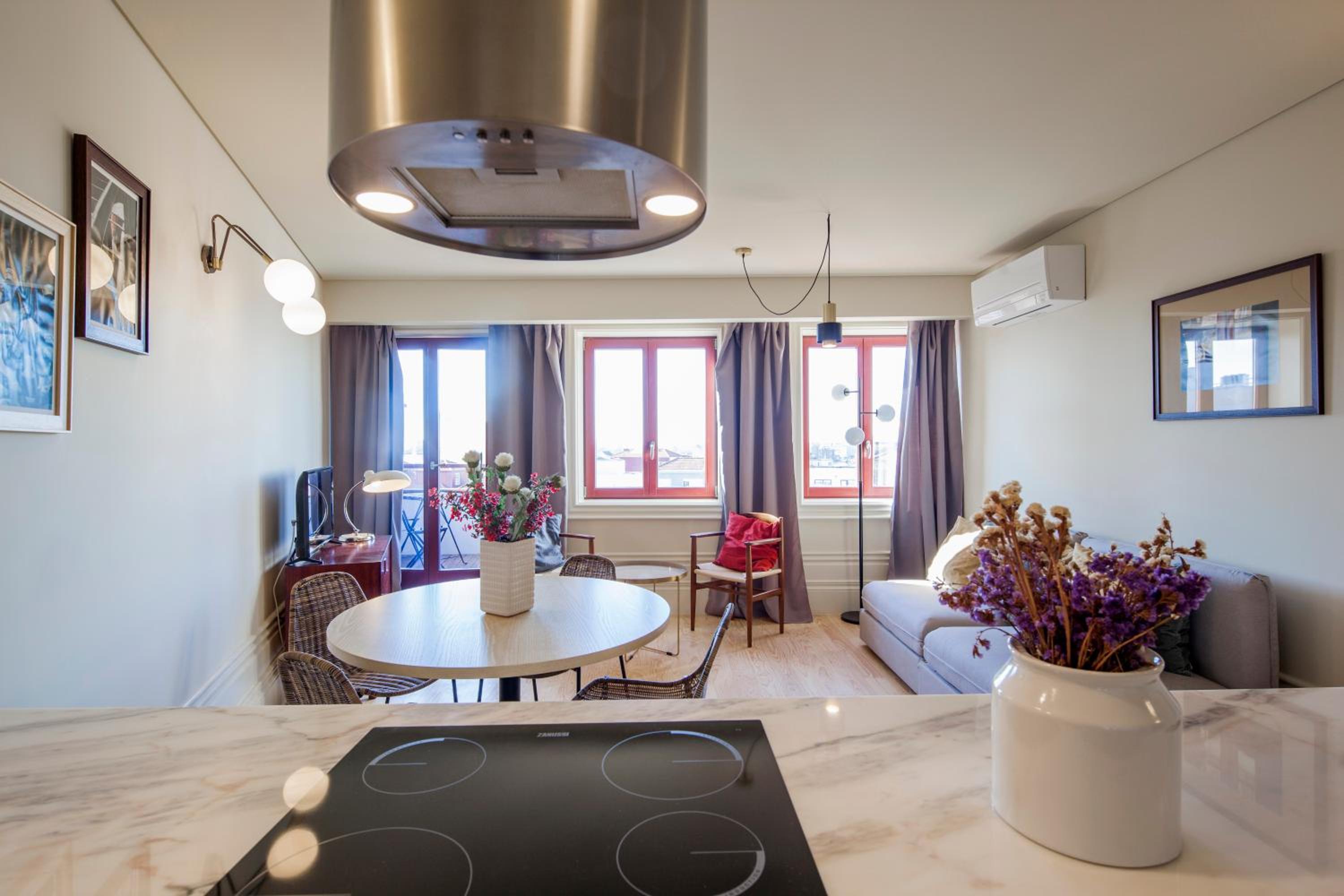 Standard Two-Bedroom Apartment with Balcony and Pool View photo 1