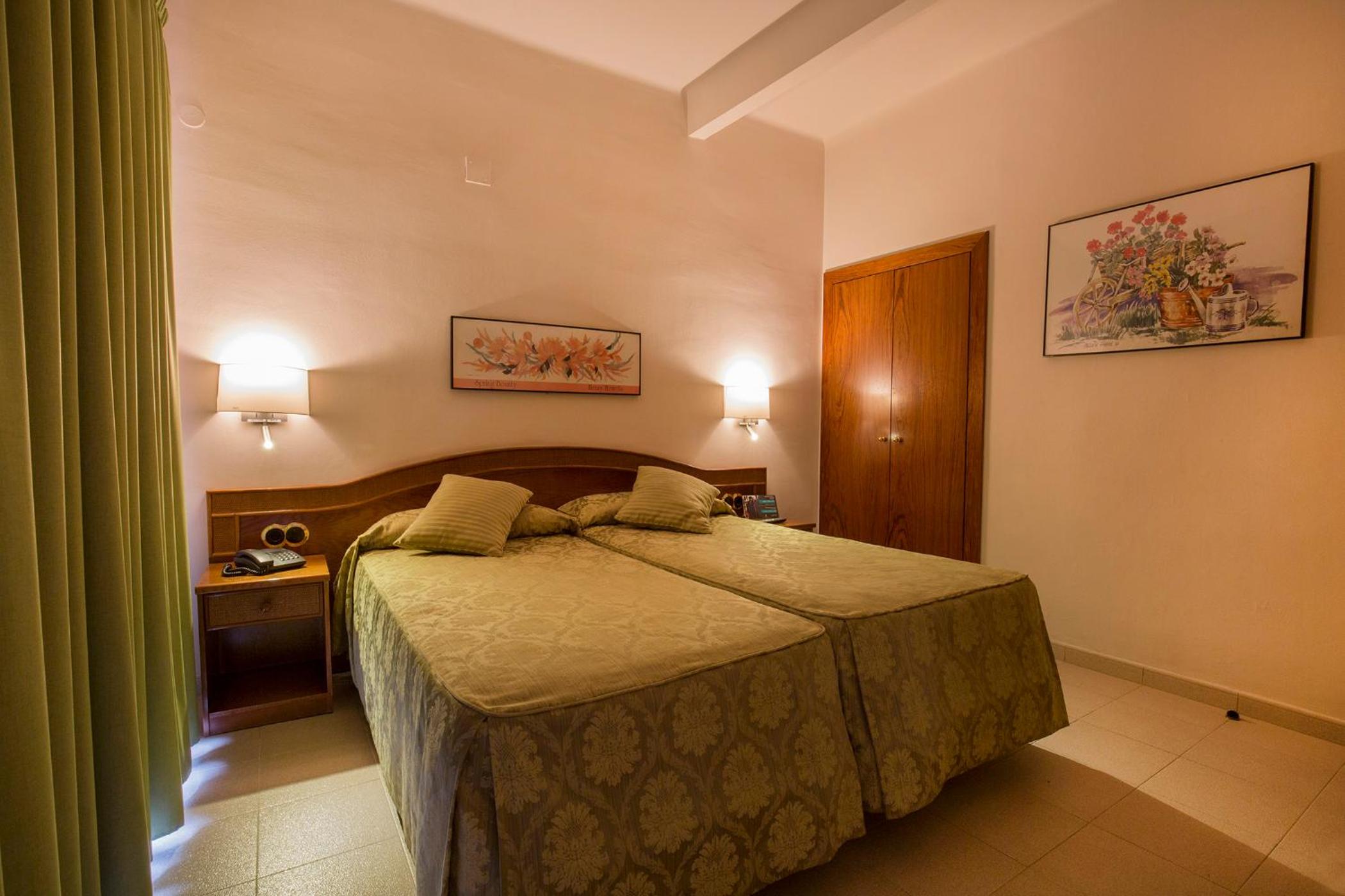 Double or Twin Room photo 2