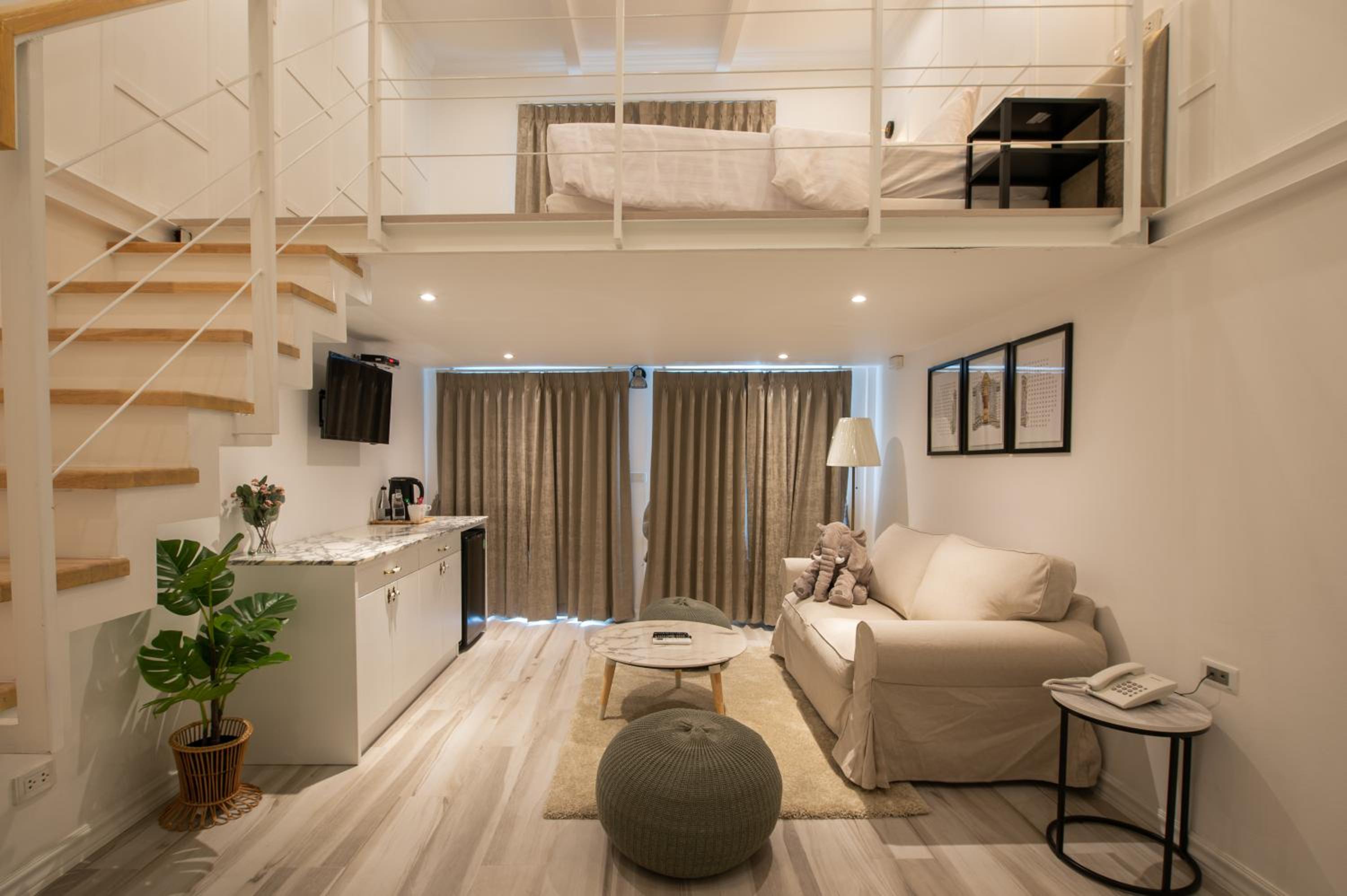duplex with Balcony photo 2