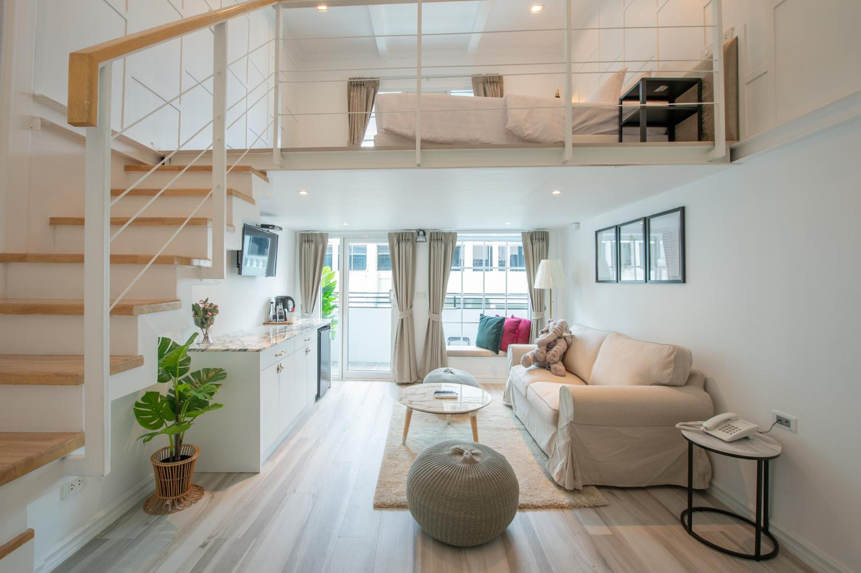 duplex with Balcony photo 3