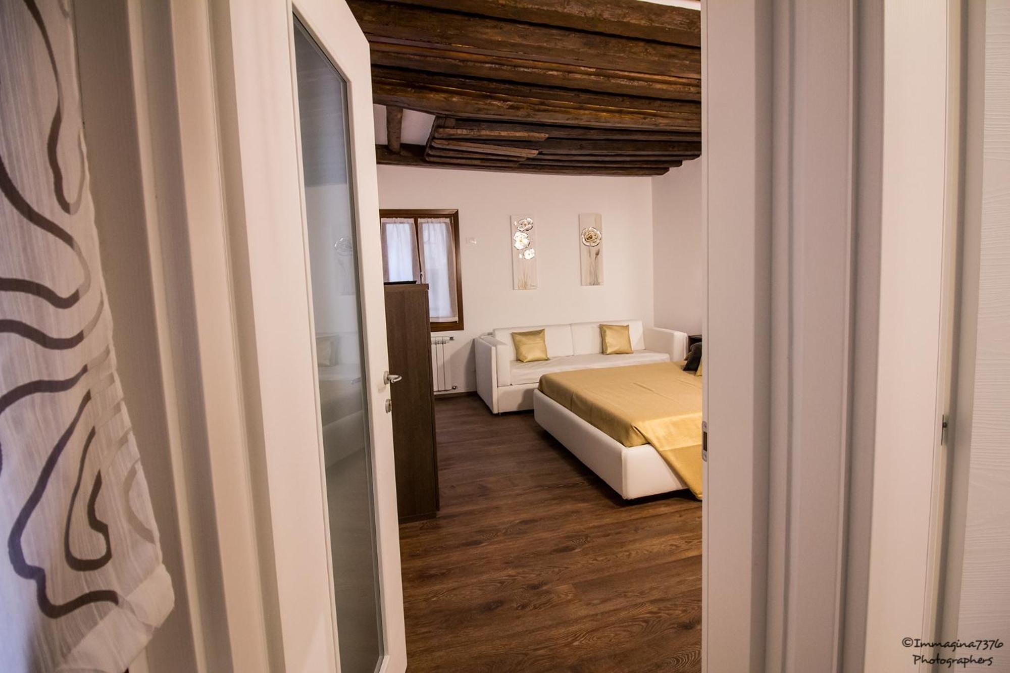 One-Bedroom Apartment photo 2