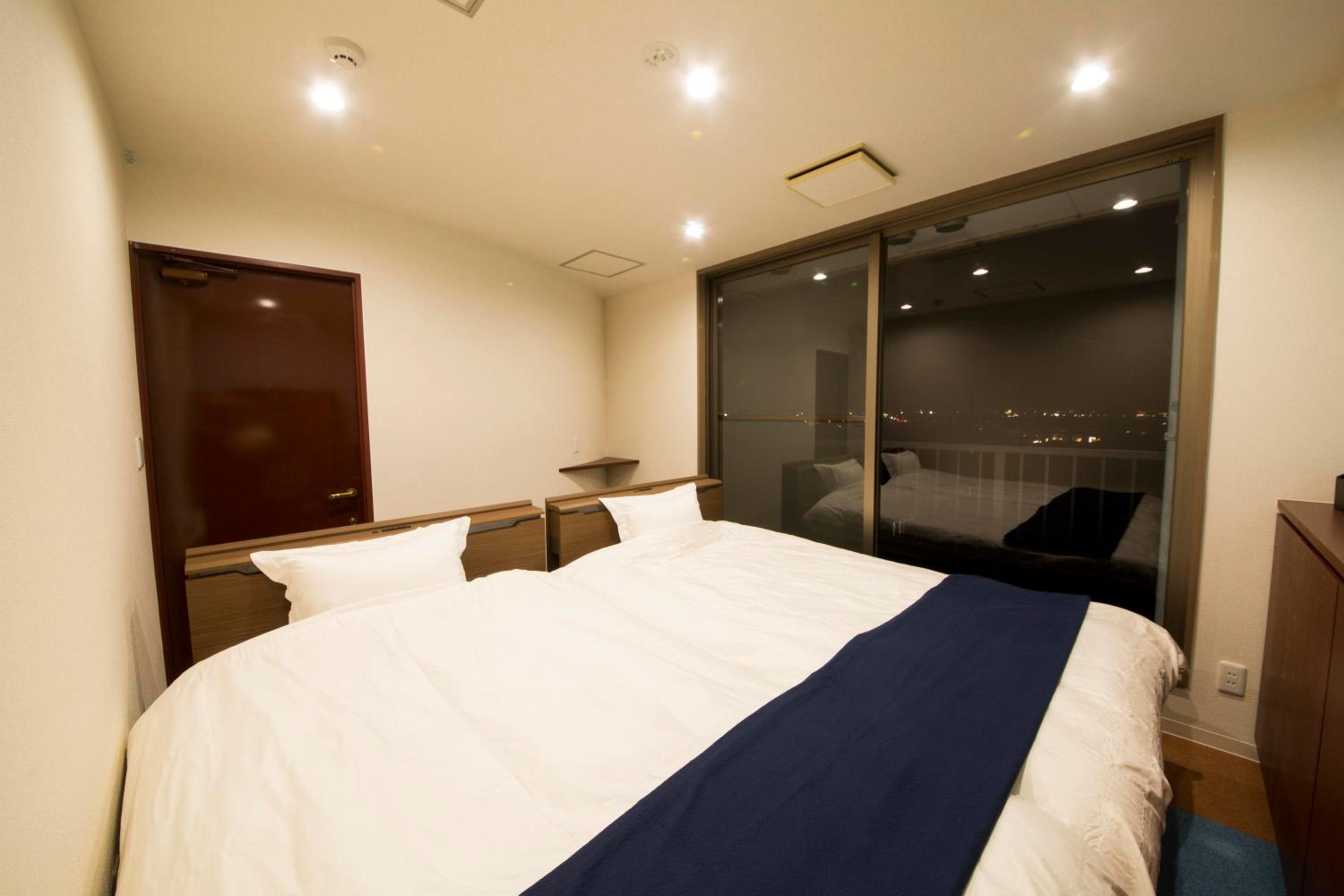 Twin Room with City View - Photo 22