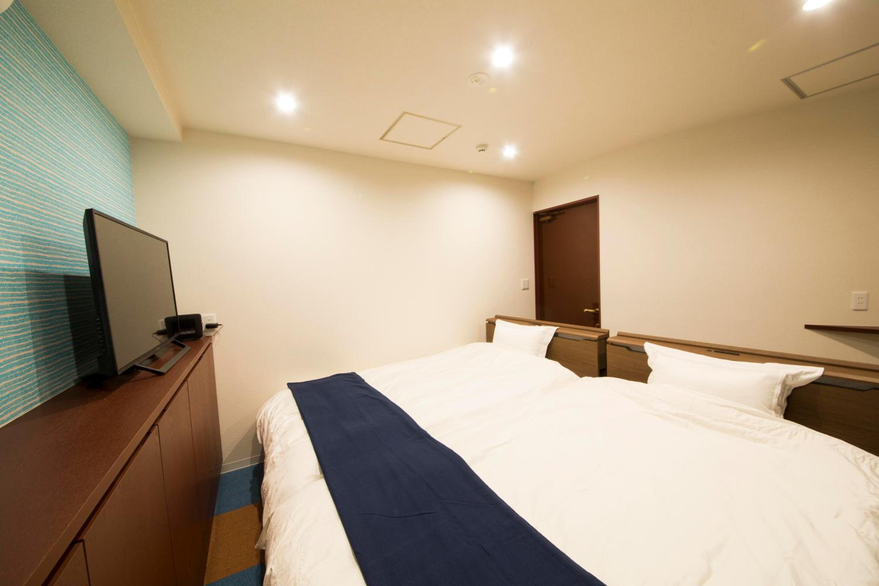 Twin Room with City View - Photo 21