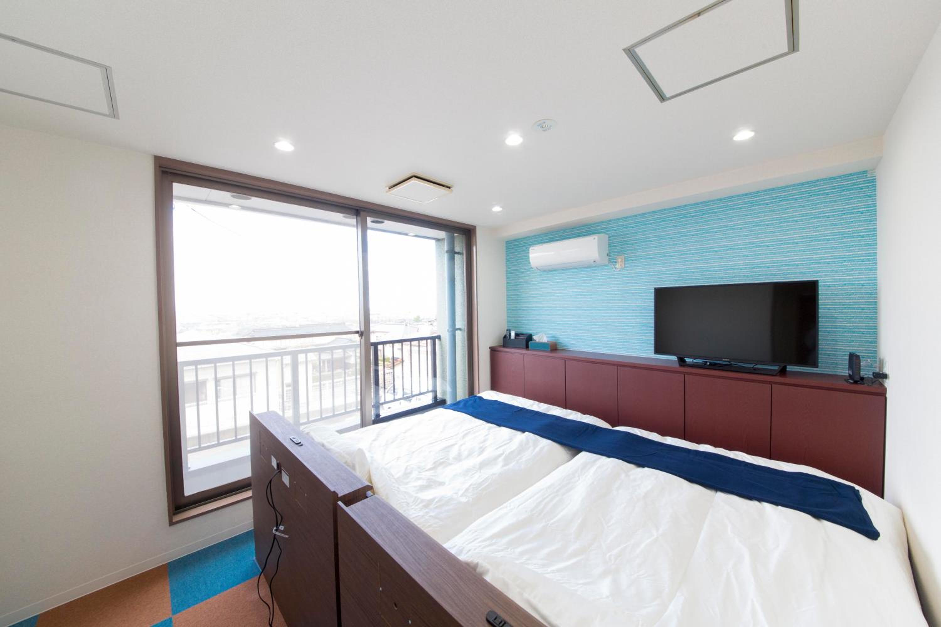 Twin Room with City View - Photo 23