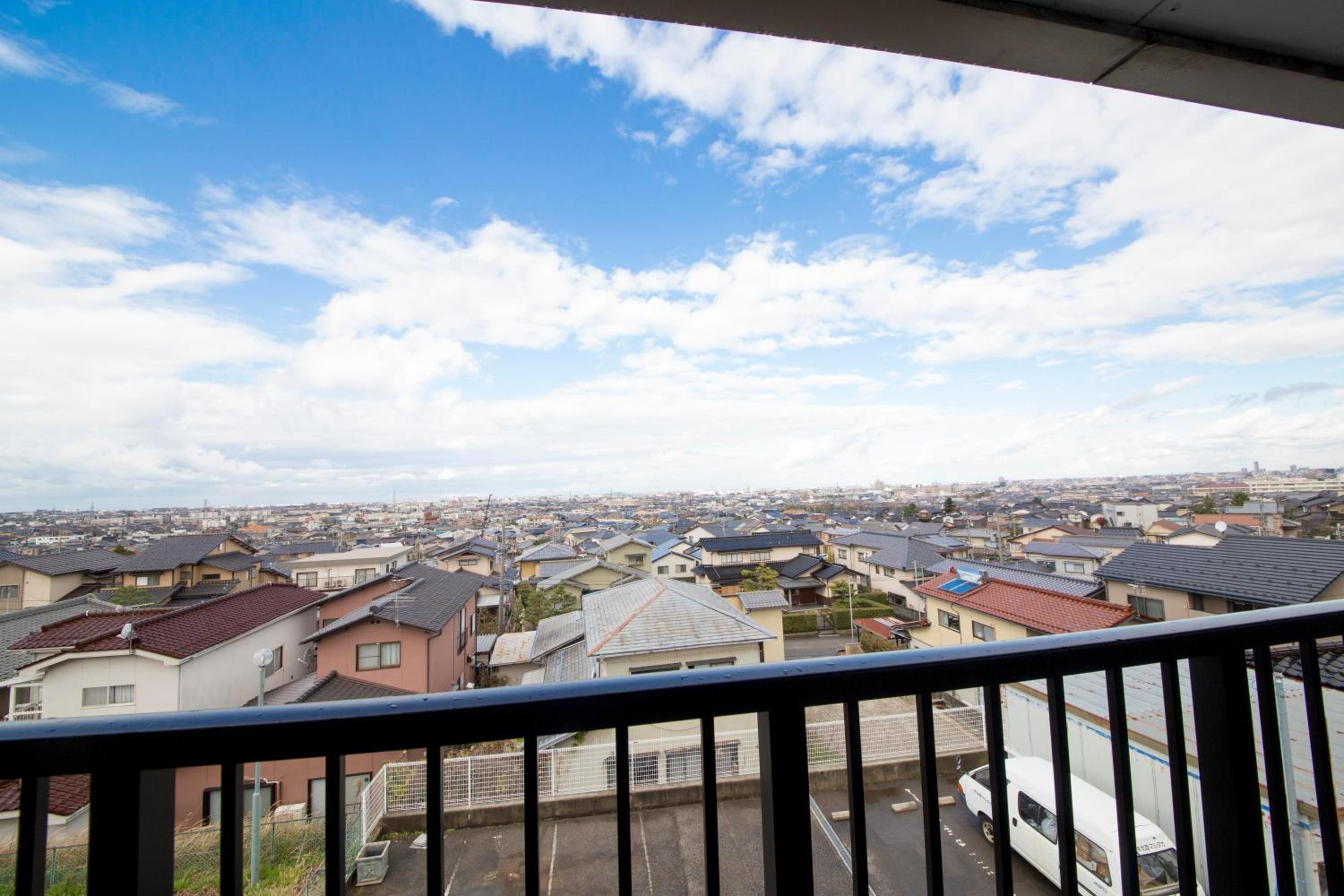 Twin Room with City View - Photo 16