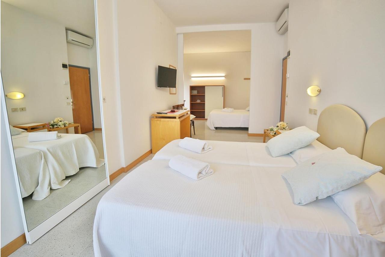 Superior Triple Room photo 2