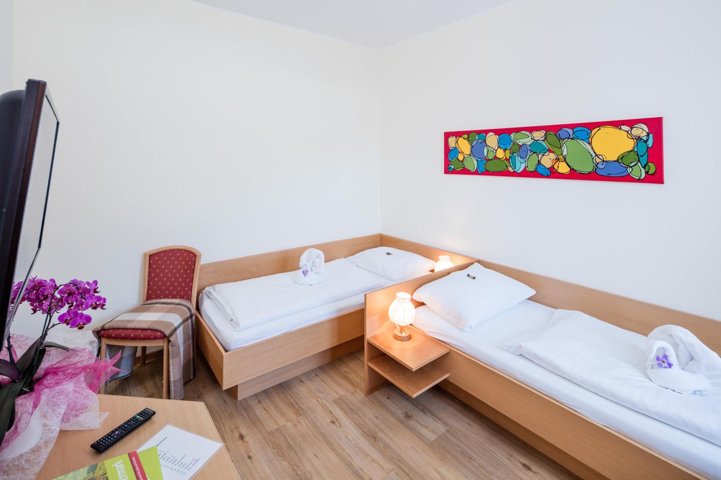 Twin Room - Photo 2