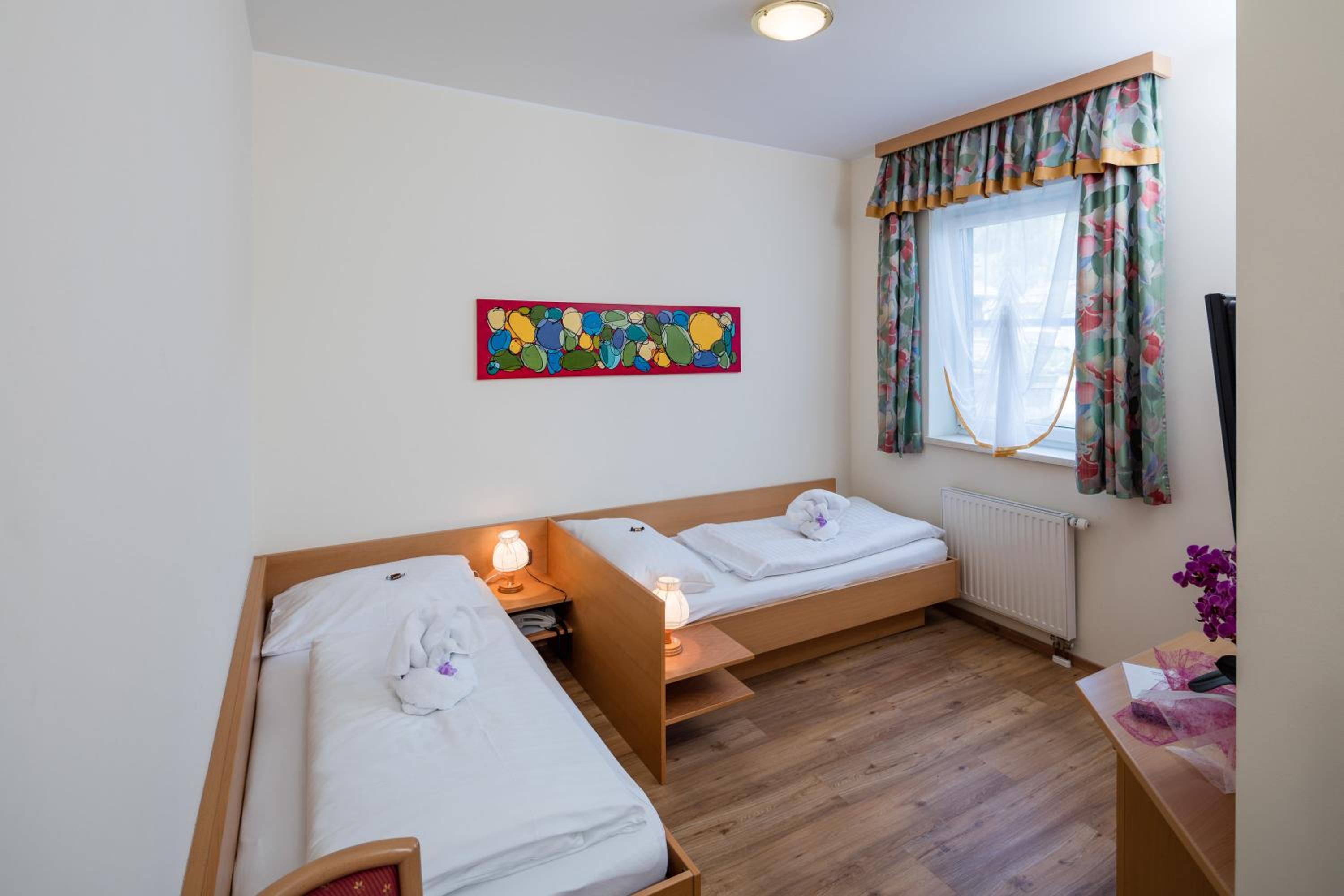 Twin Room - Photo 3