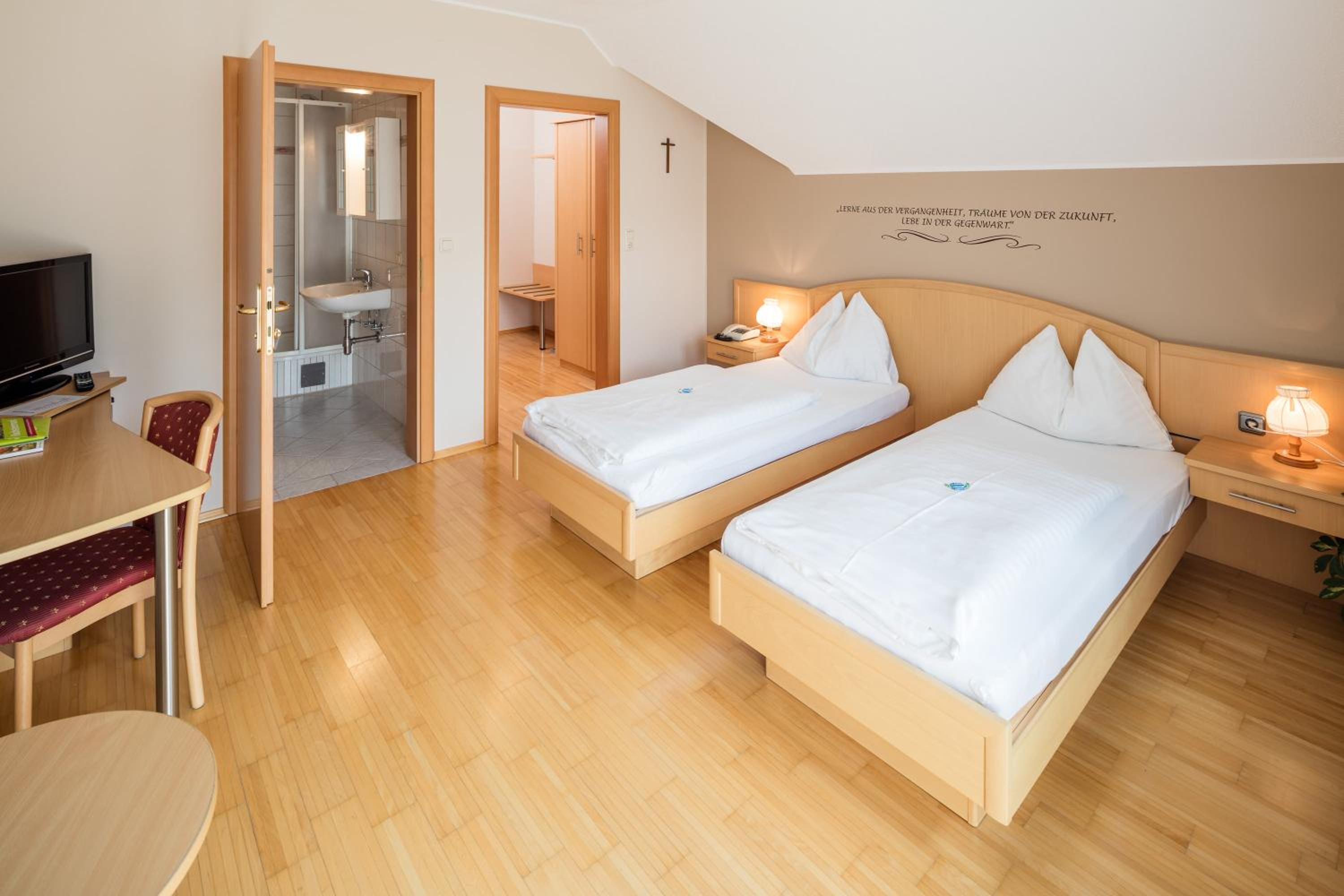 Double Room with Balcony - Photo 1