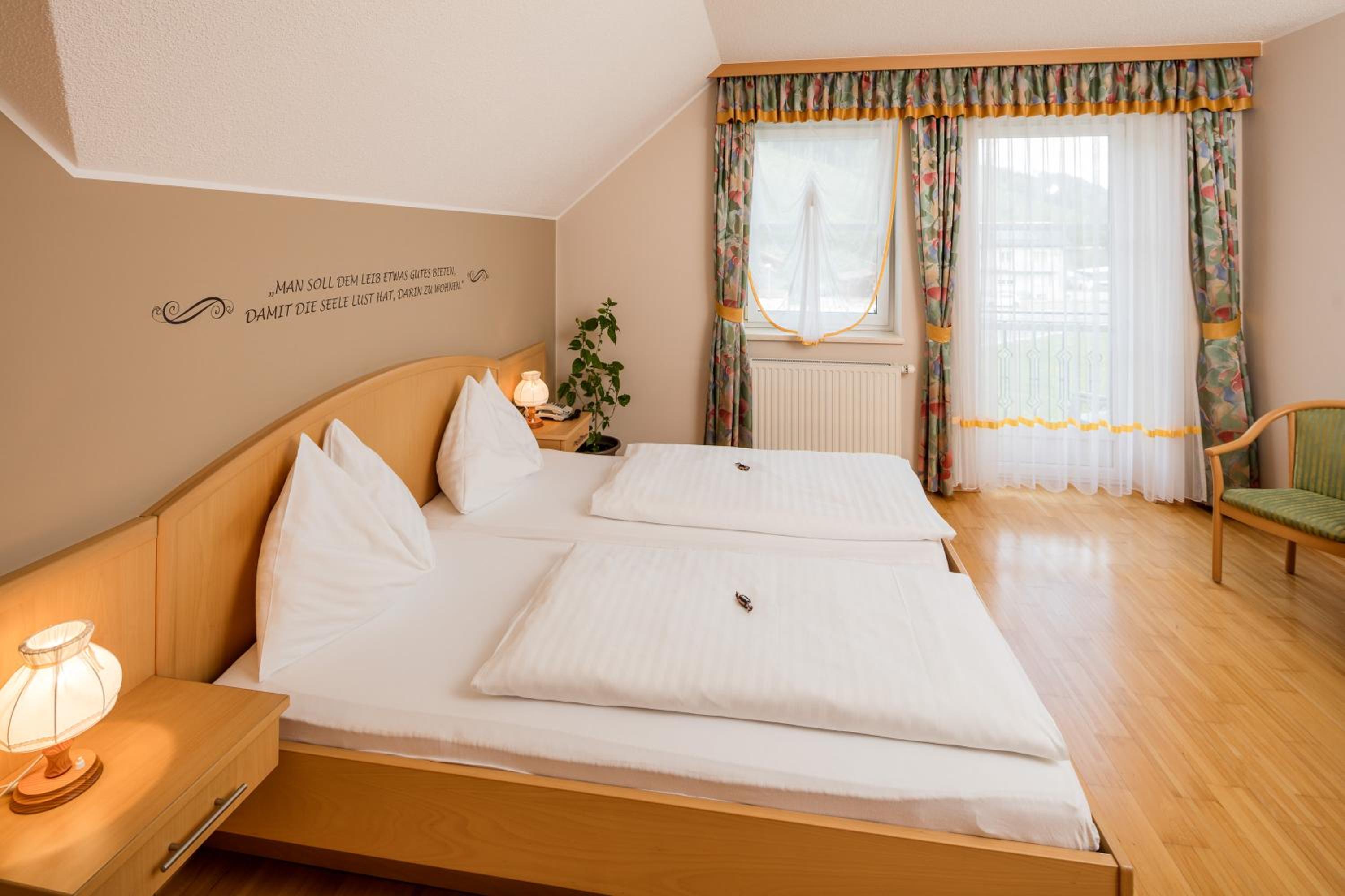 Double Room with Balcony - Photo 4